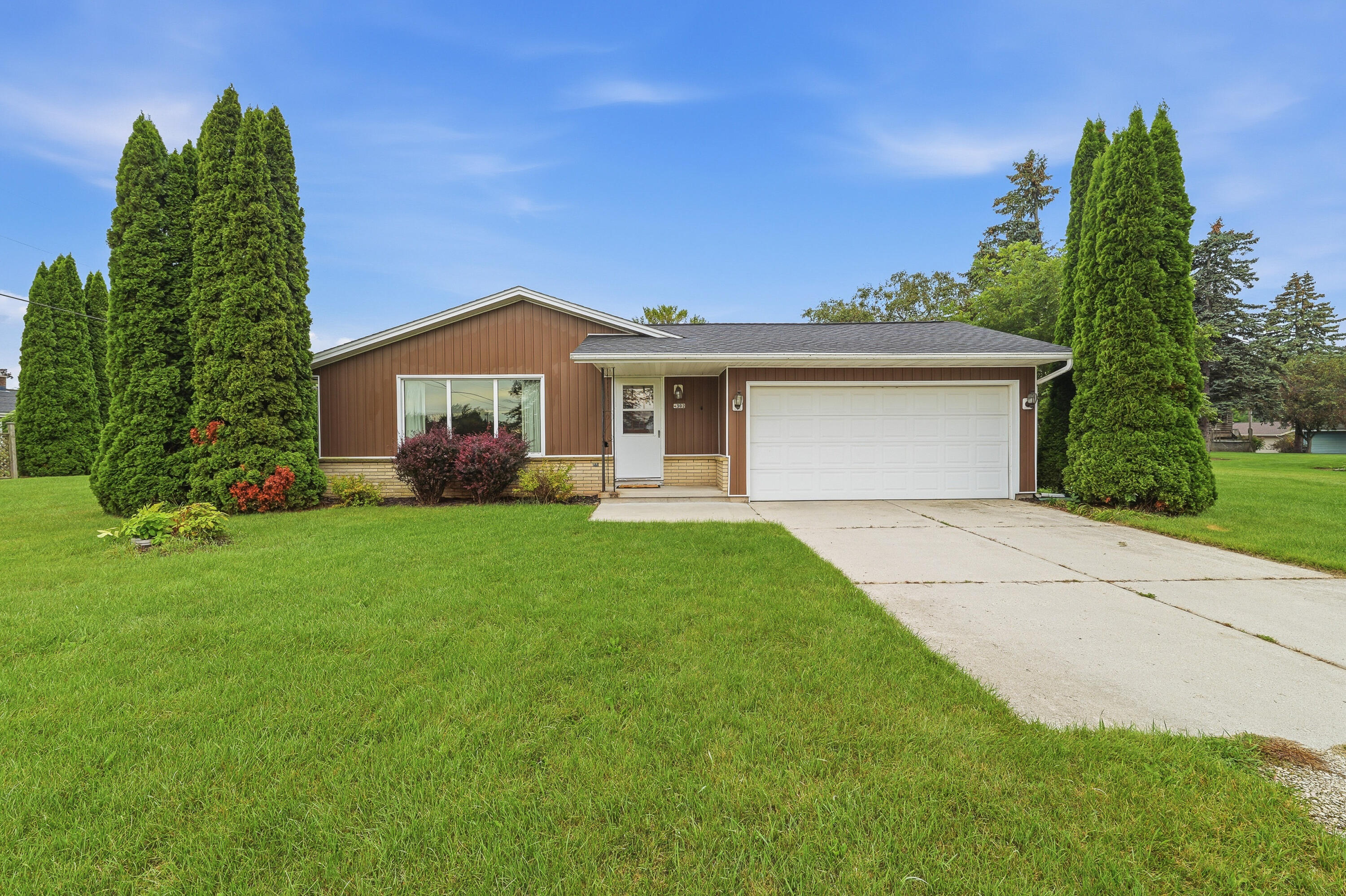 4302 E Parke Ridge Ln Property Photo 1