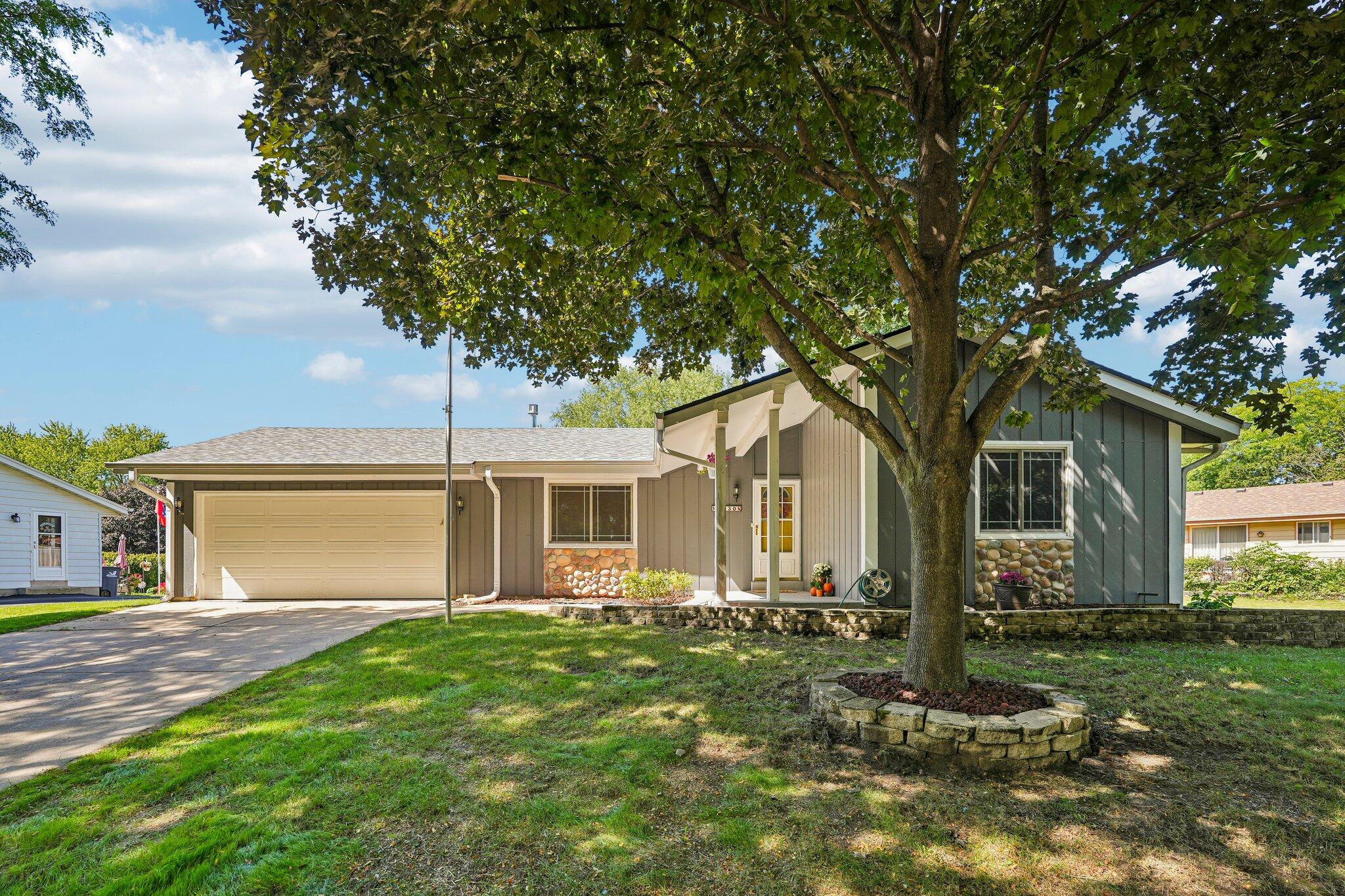 1830 Davis Ln Property Photo 1