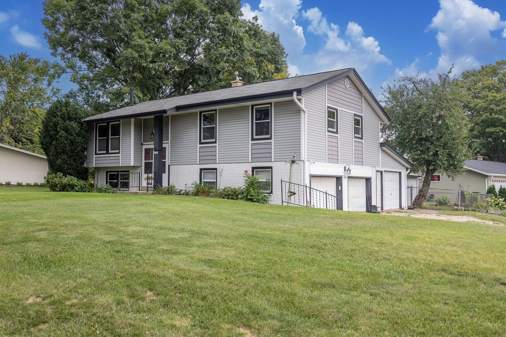 3008 Sunrise Dr Property Photo 1