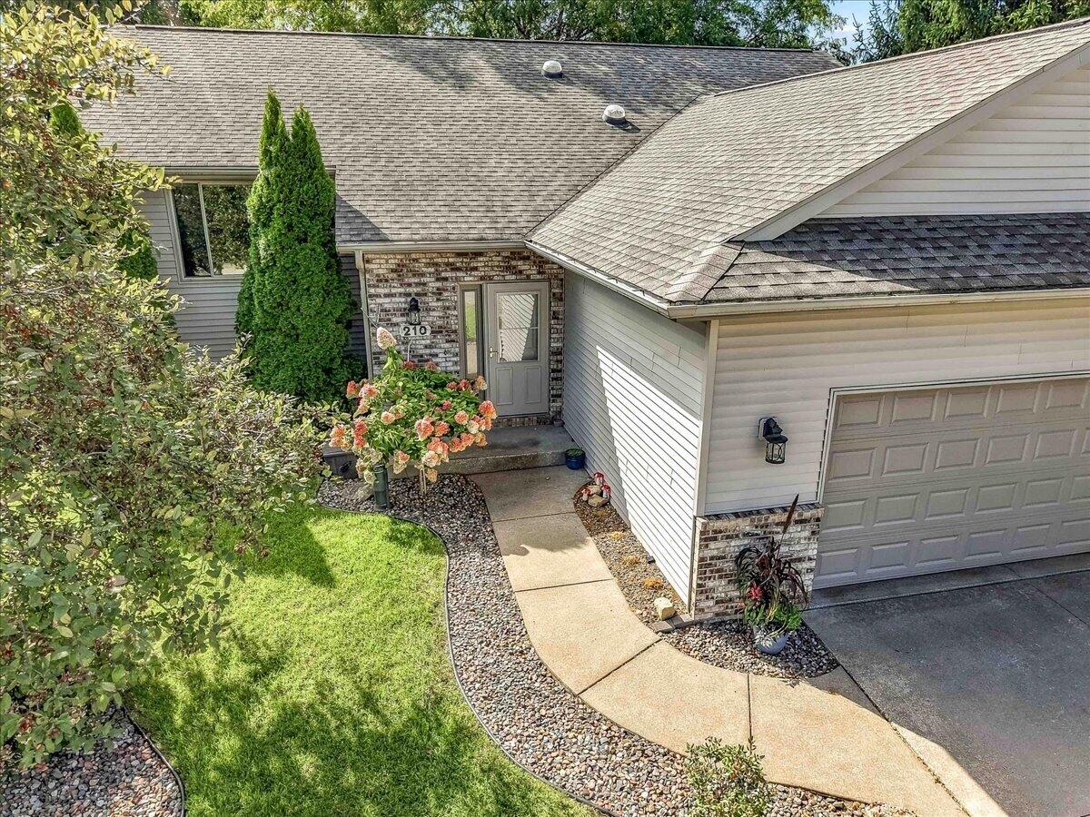 210 Kenneda St Property Photo 1