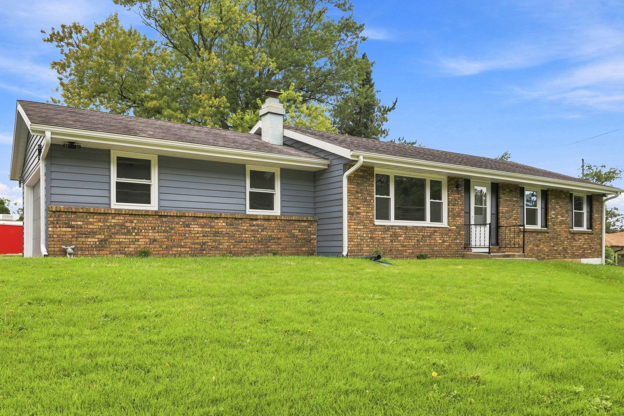 544 Sunset Vale - Property Photo 1