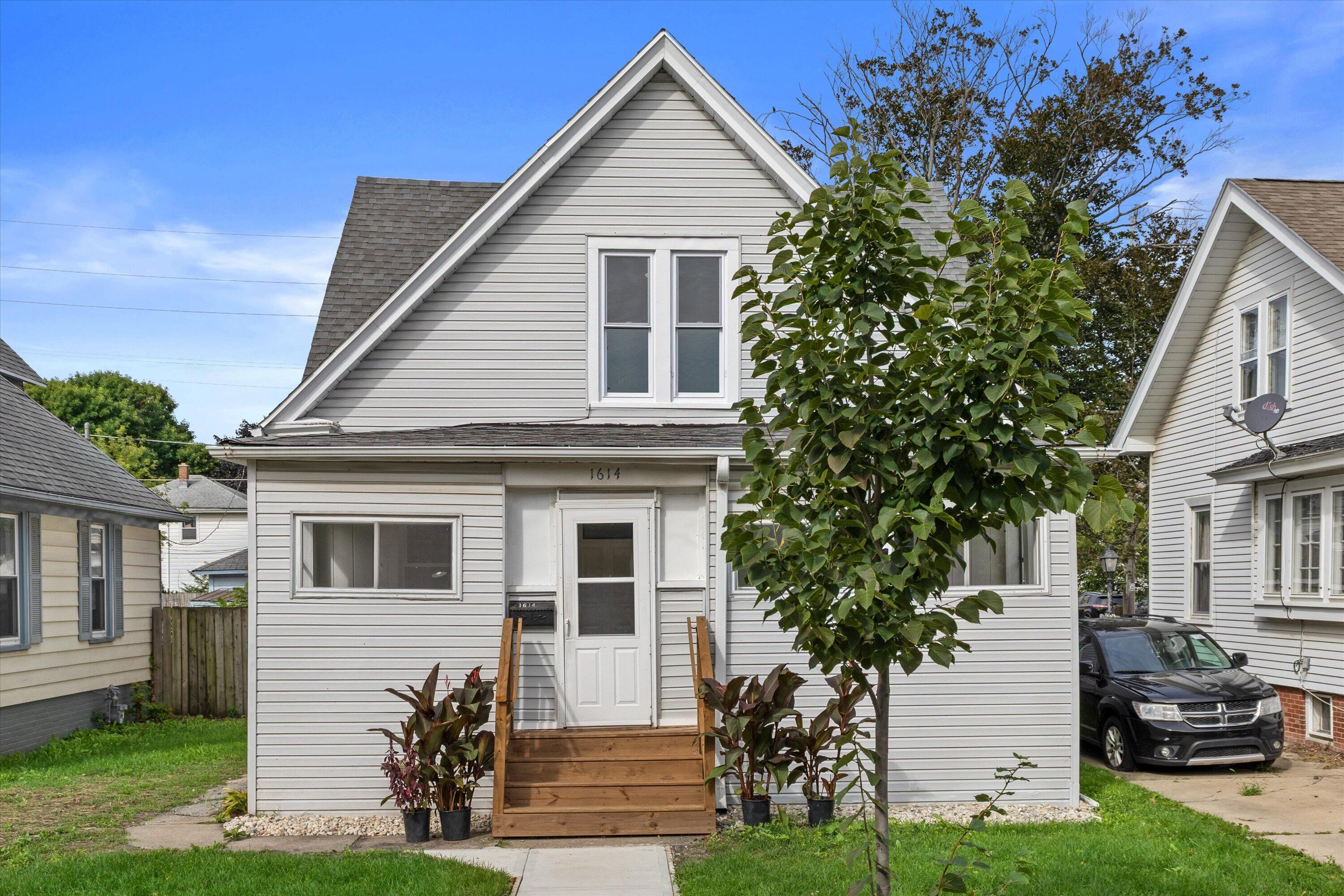 1614 Quincy Ave Property Photo 1