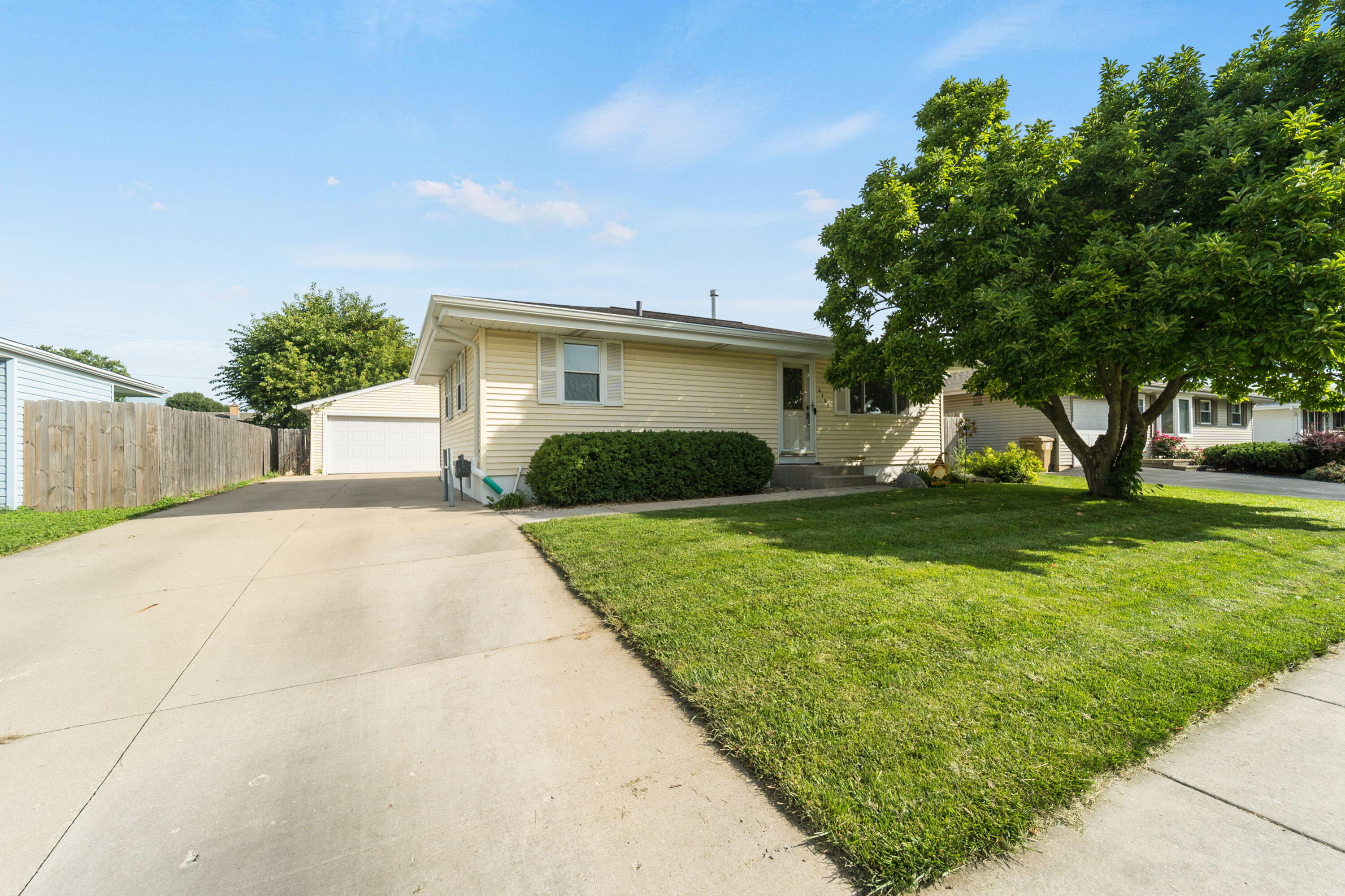 5732 66th St Property Photo 1