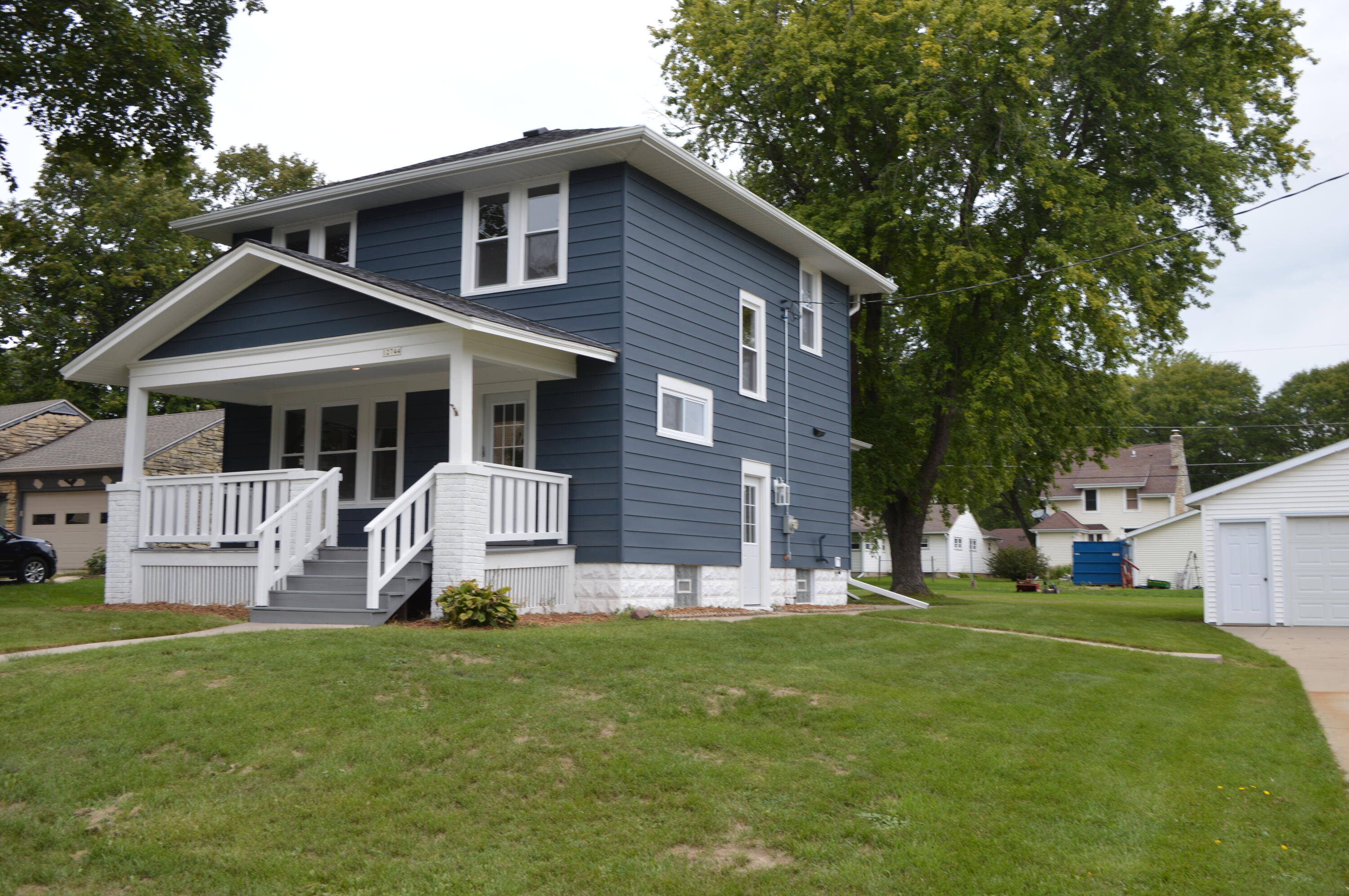 12744 W Fairmount Ave Property Photo 1