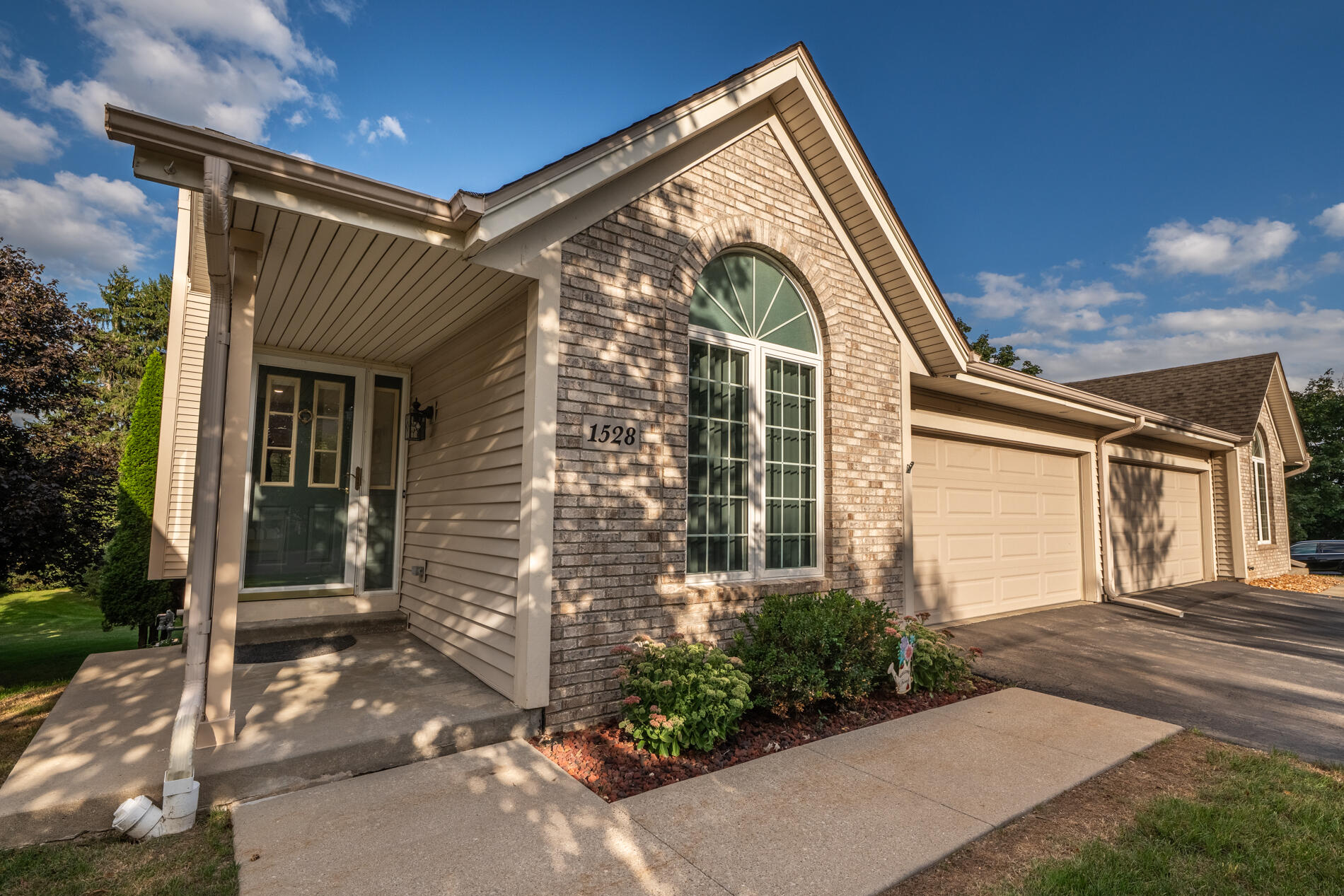1528 Quietwood Ln Property Photo 1