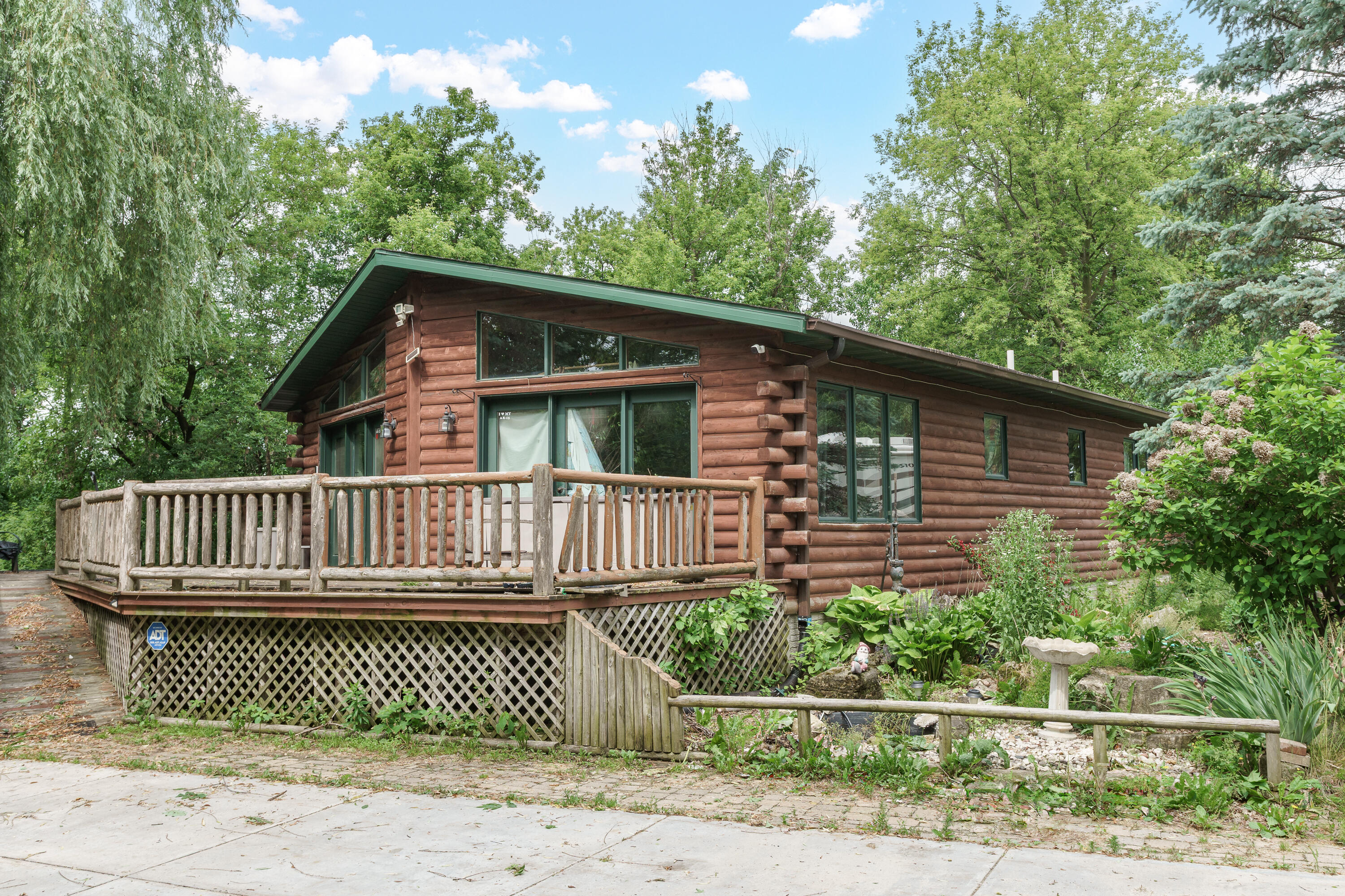 W1852 Iowa Rd Property Photo 1