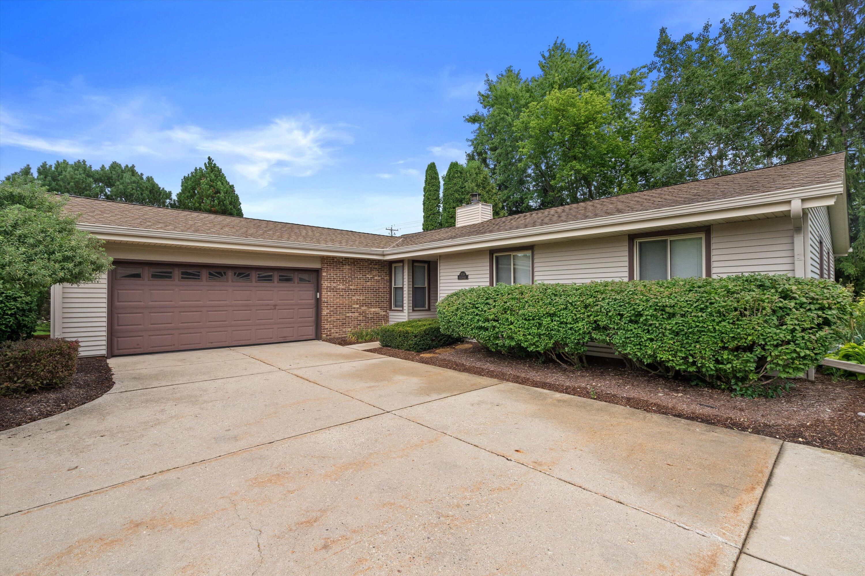 W156n10640 Cobbler Ln Property Photo 1