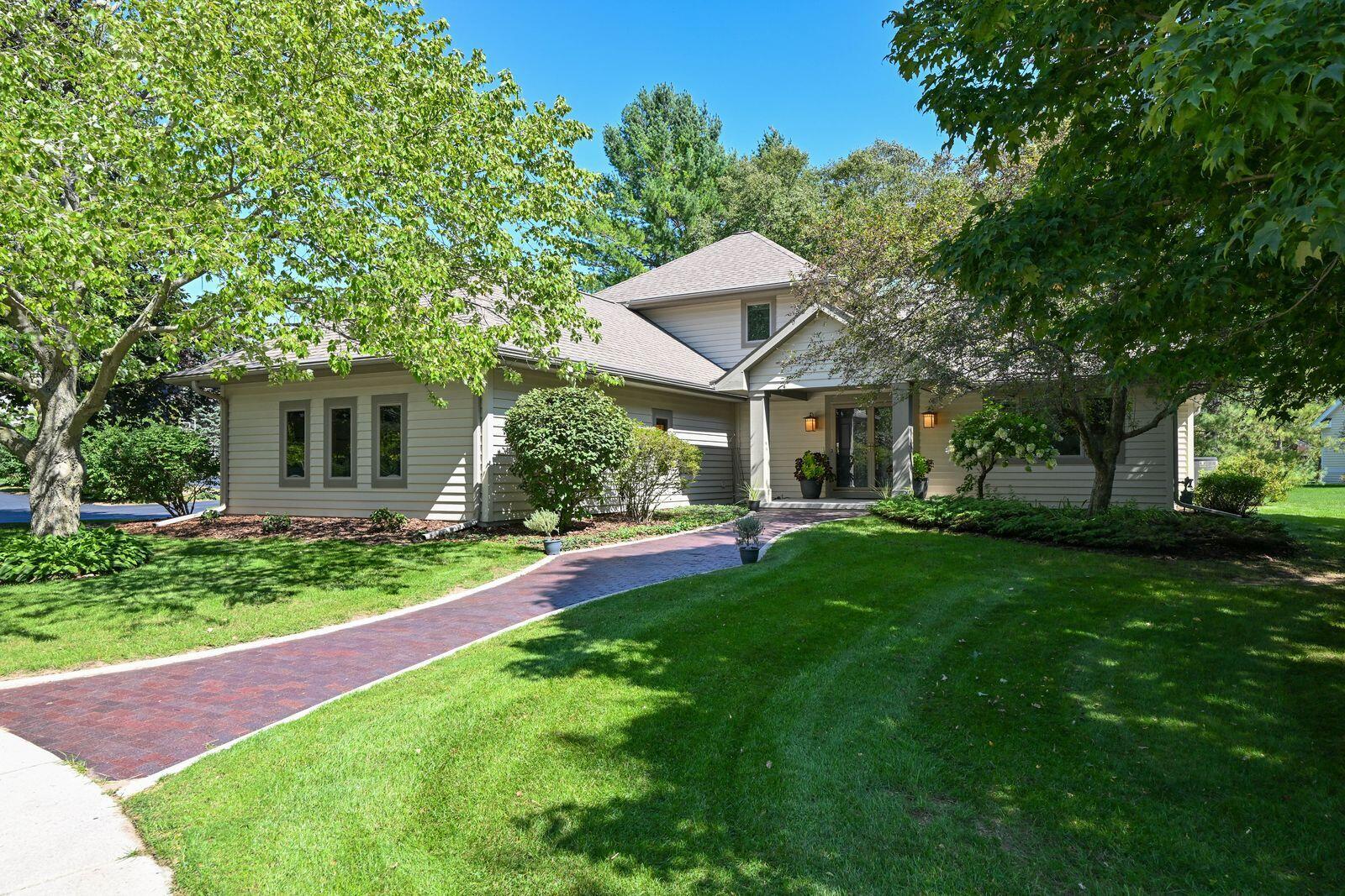 960 Woodlake Rd Property Photo 1