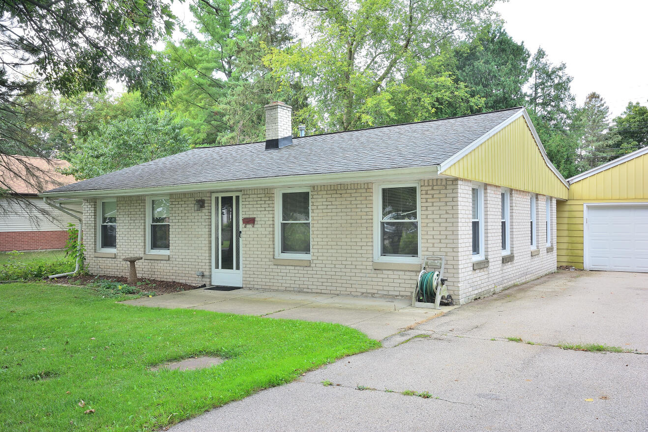 2415 N 3rd Ln Property Photo 1