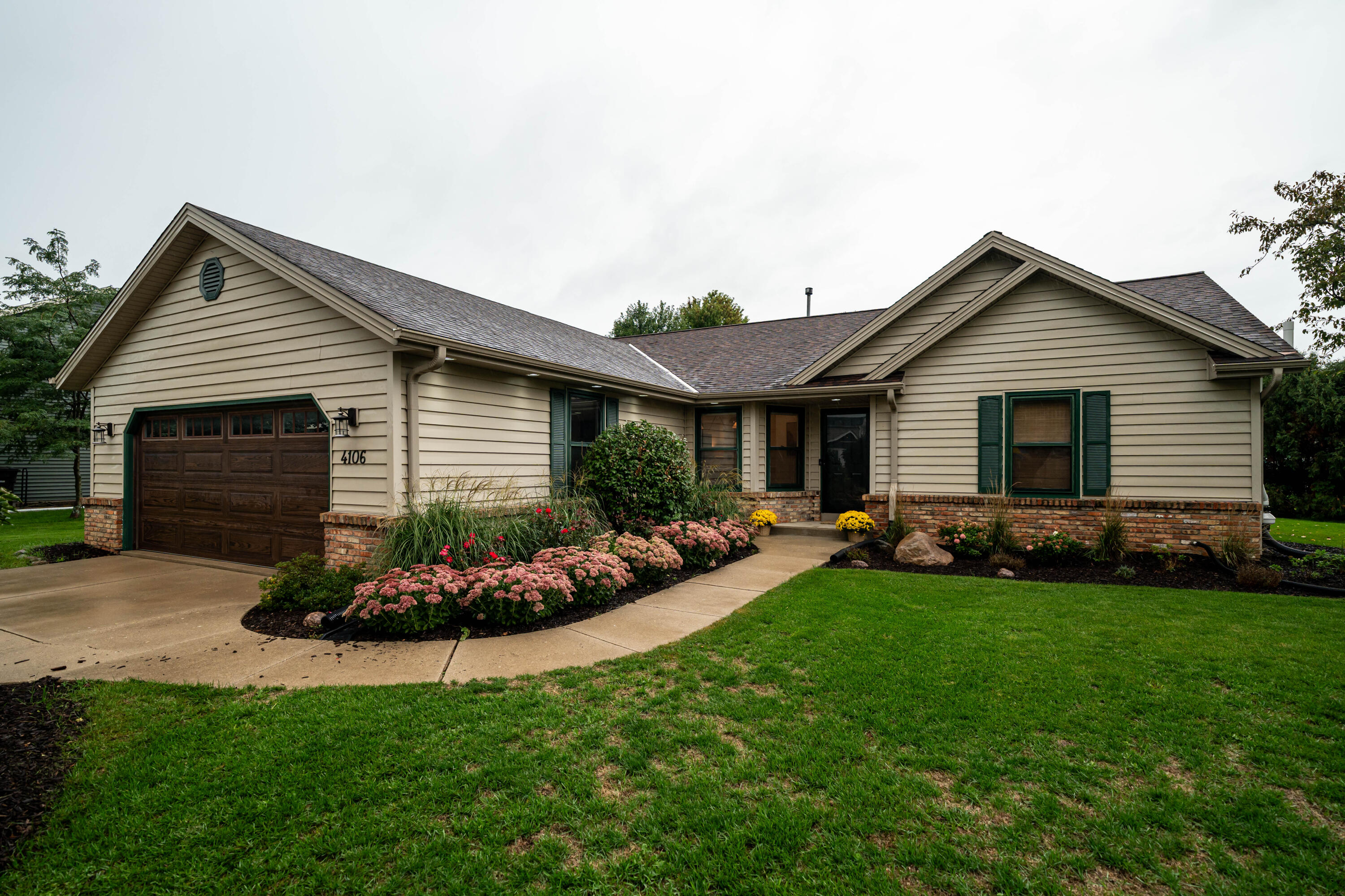 4106 W Southwood Dr Property Photo 1