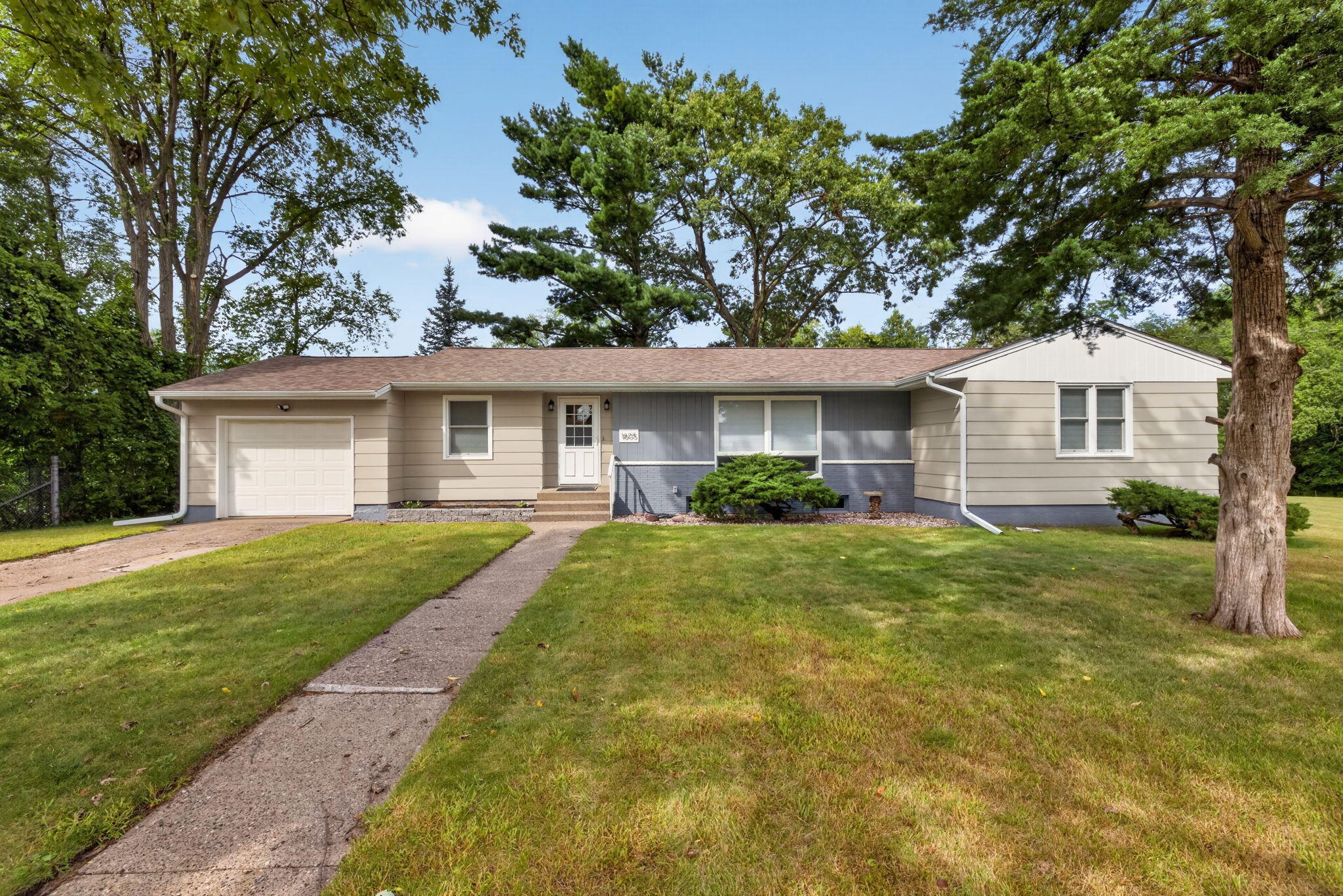 1605 St Cloud St Property Photo 1