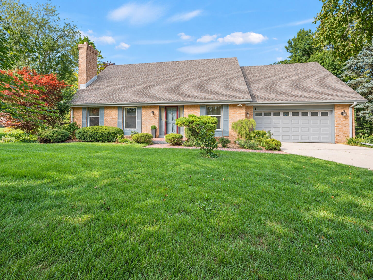 1530 W Zedler Ln Property Photo 1