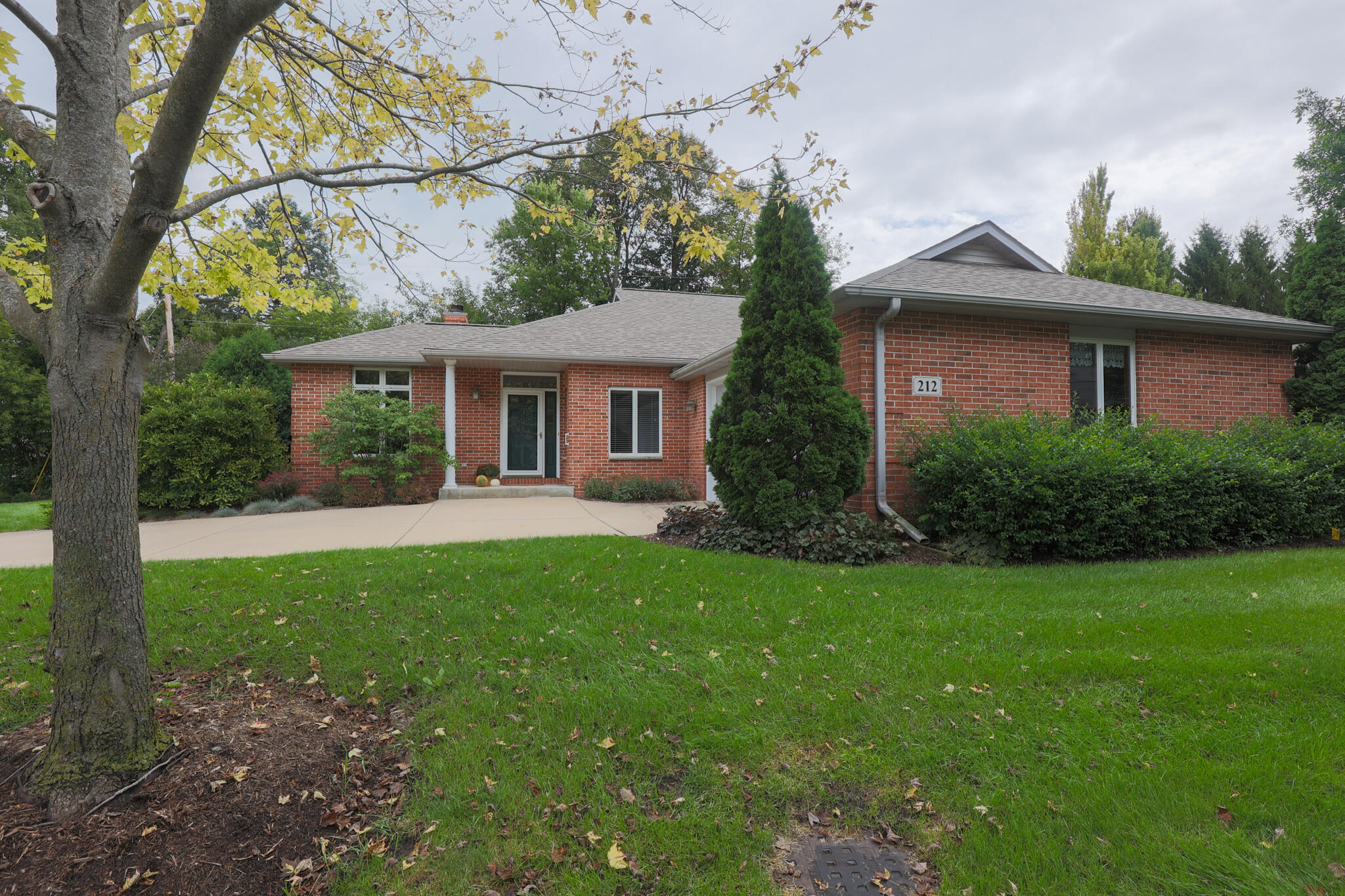 212 Thorngate Ct Property Photo 1
