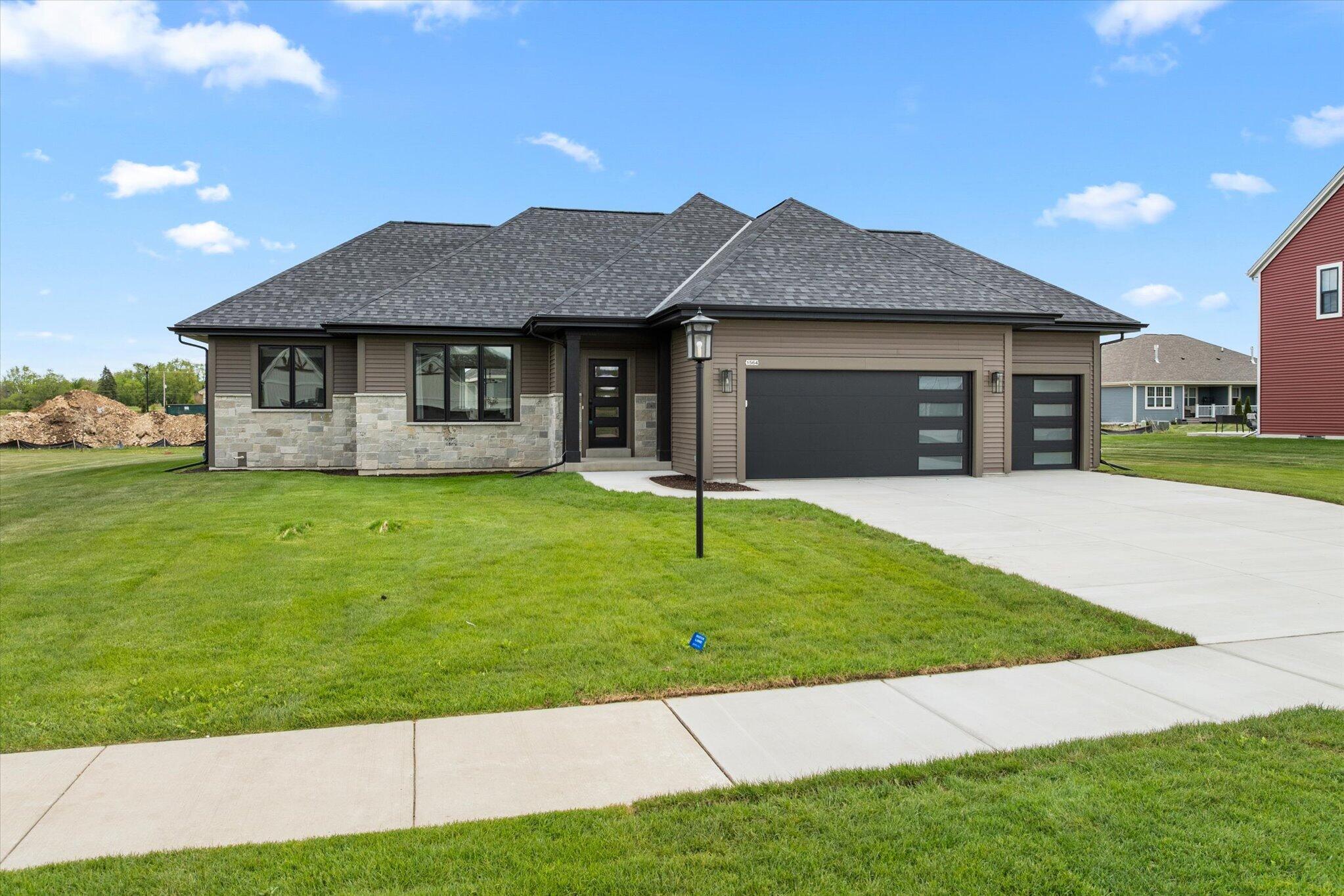 1564 Fairwinds Blvd Property Photo 1