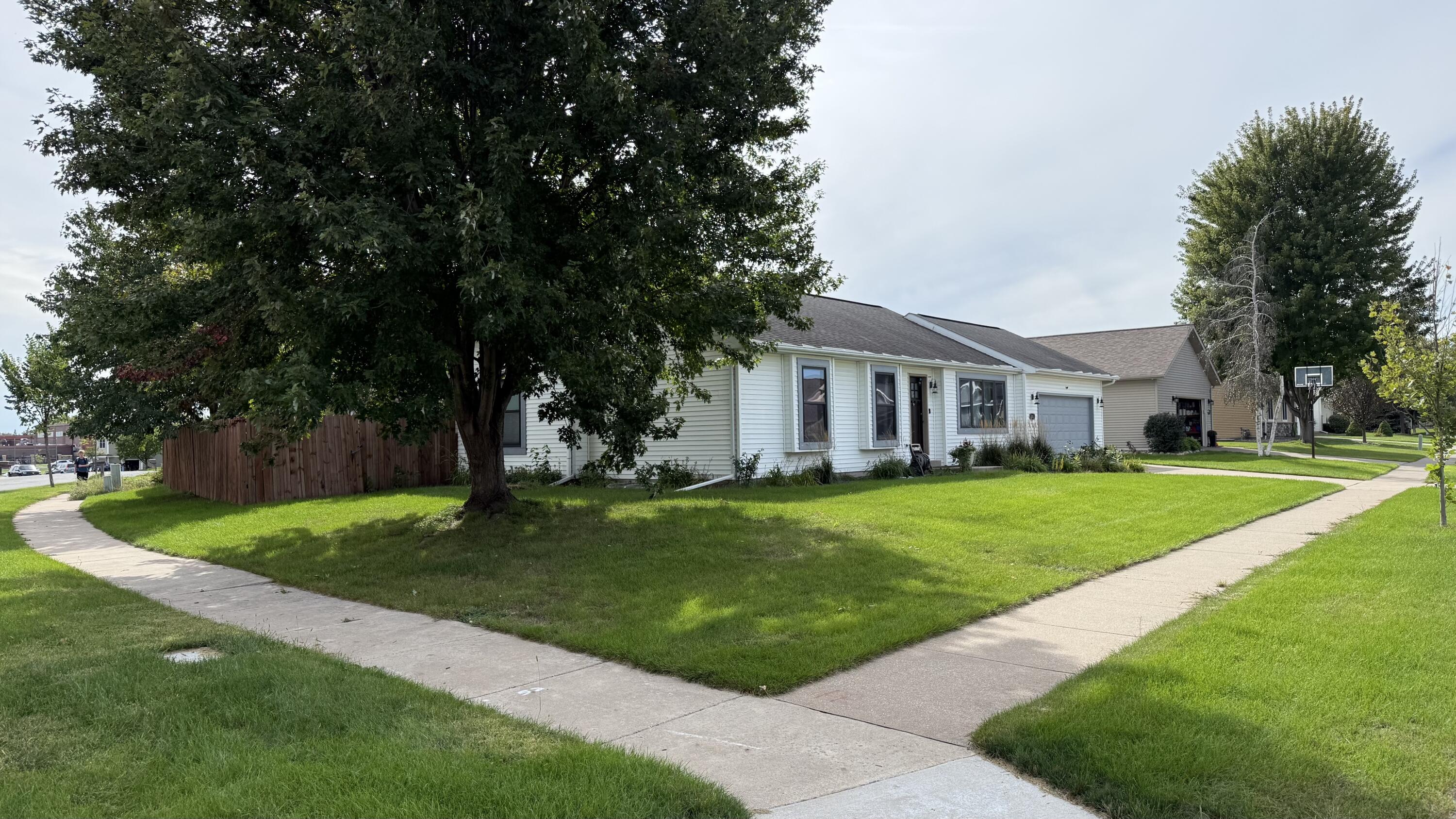 748 Elizabeth Ln Property Photo 1