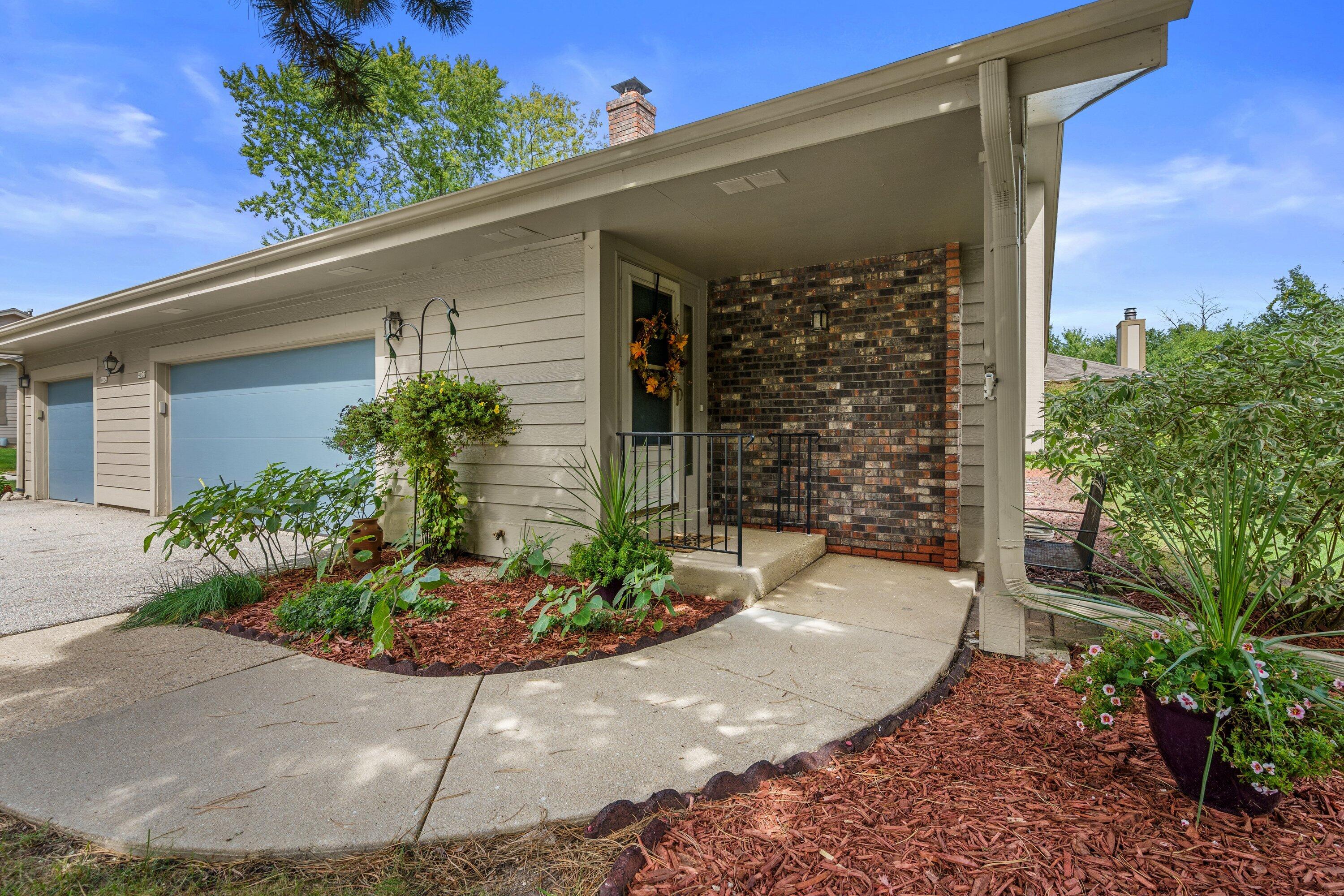 4932 S Imperial Cir Property Photo 1