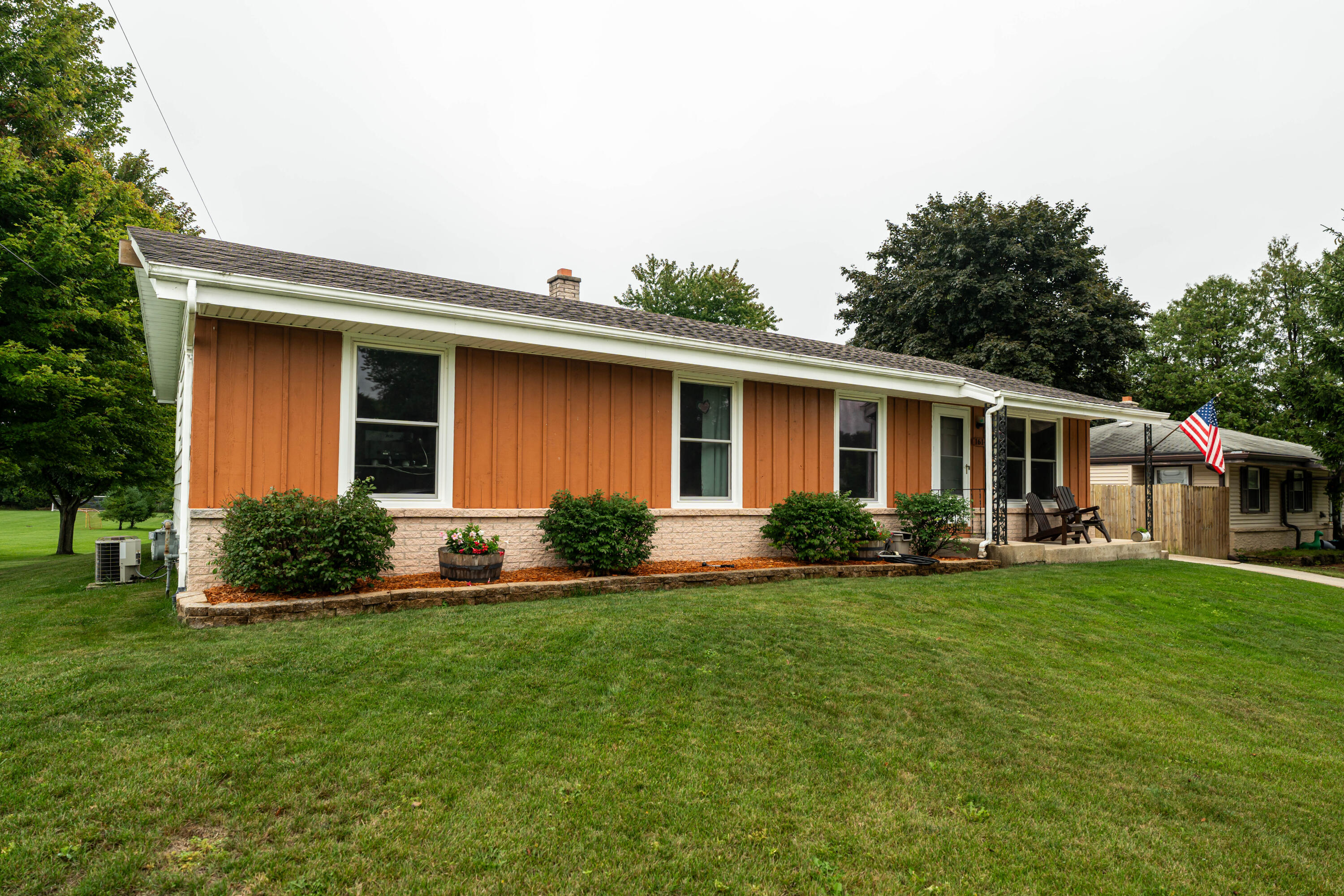 1614 N Lakeview Ave Property Photo 1