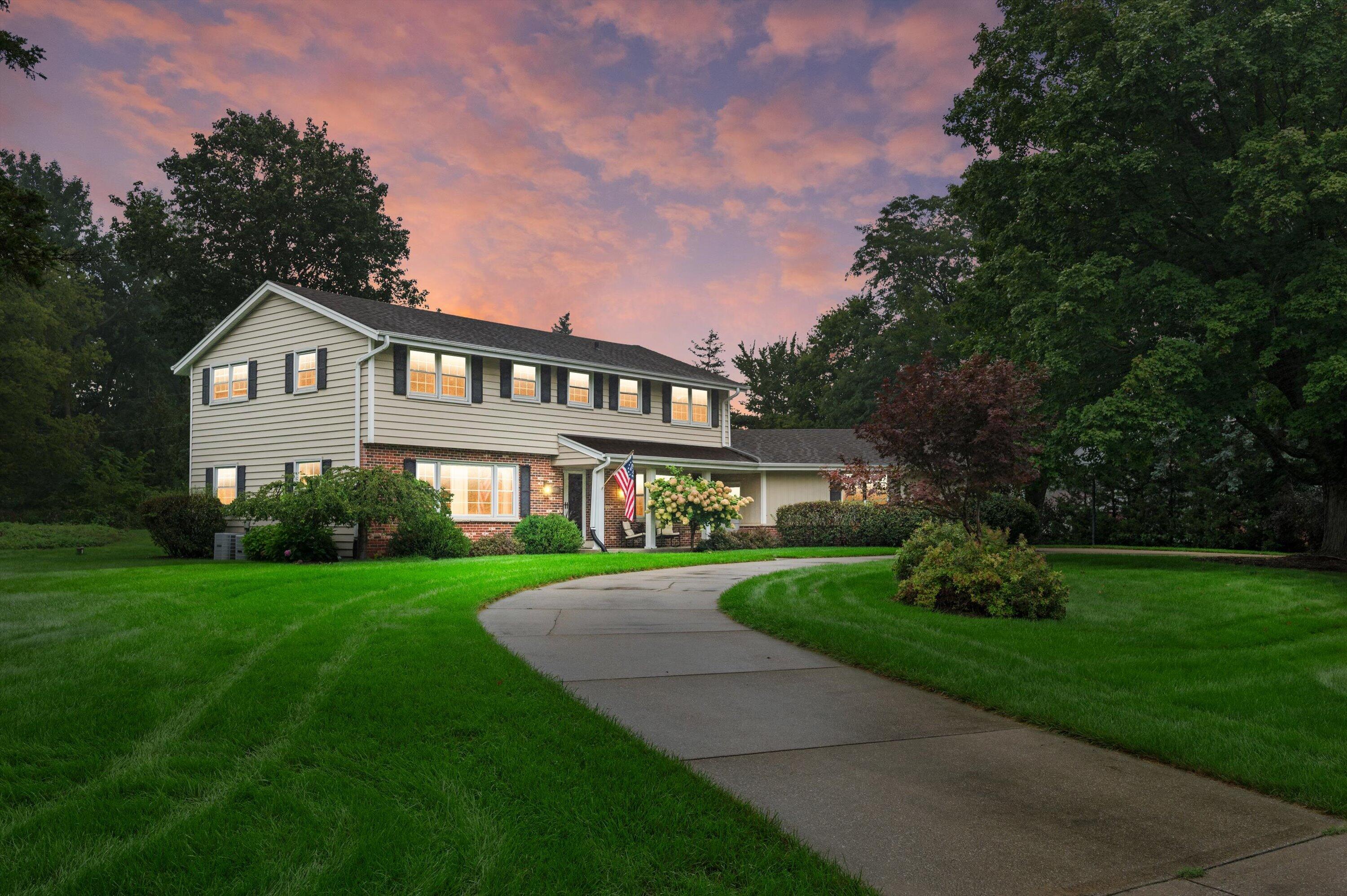 16040 Siesta Ln Property Photo 1