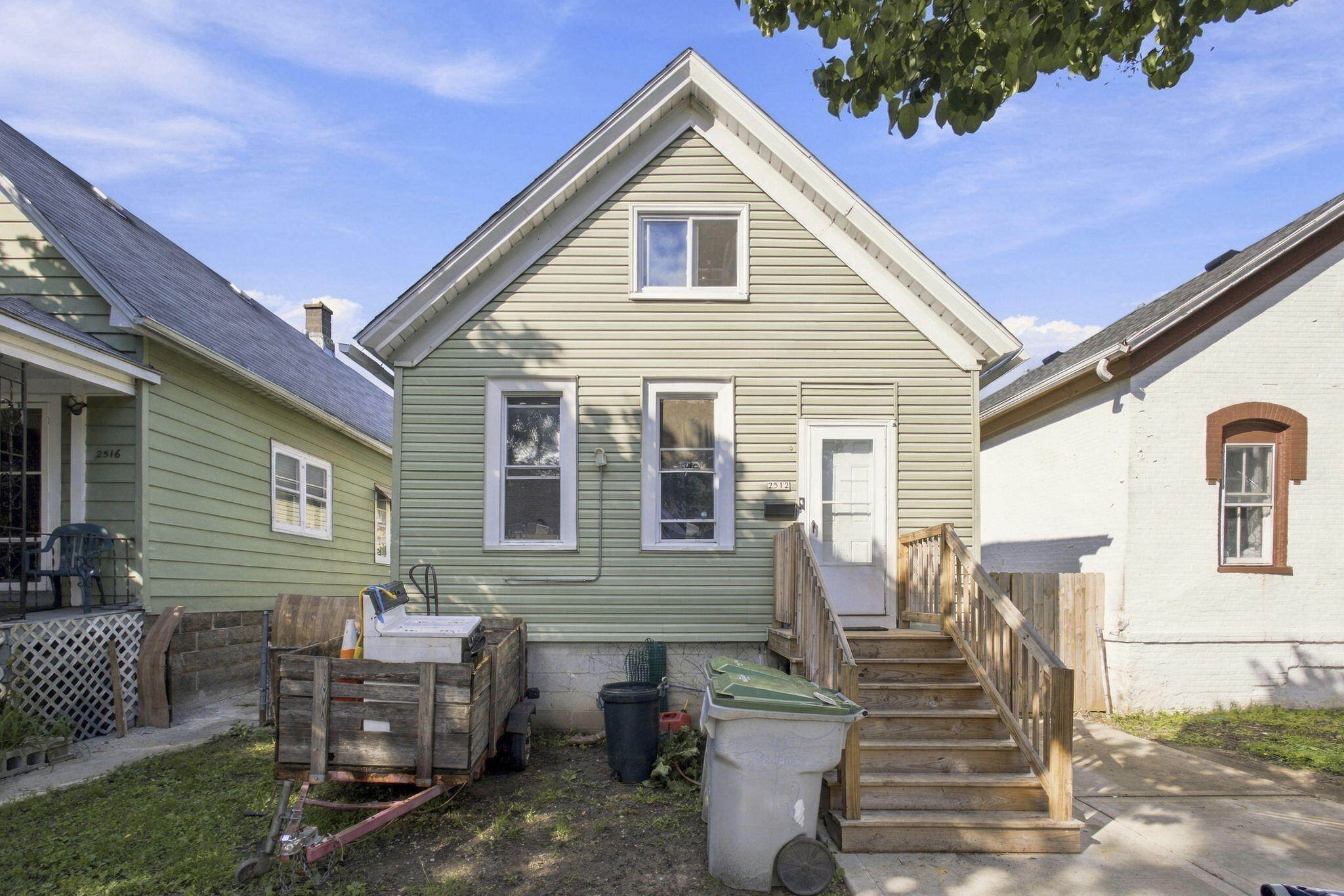 2512 W Rogers St Property Photo 1