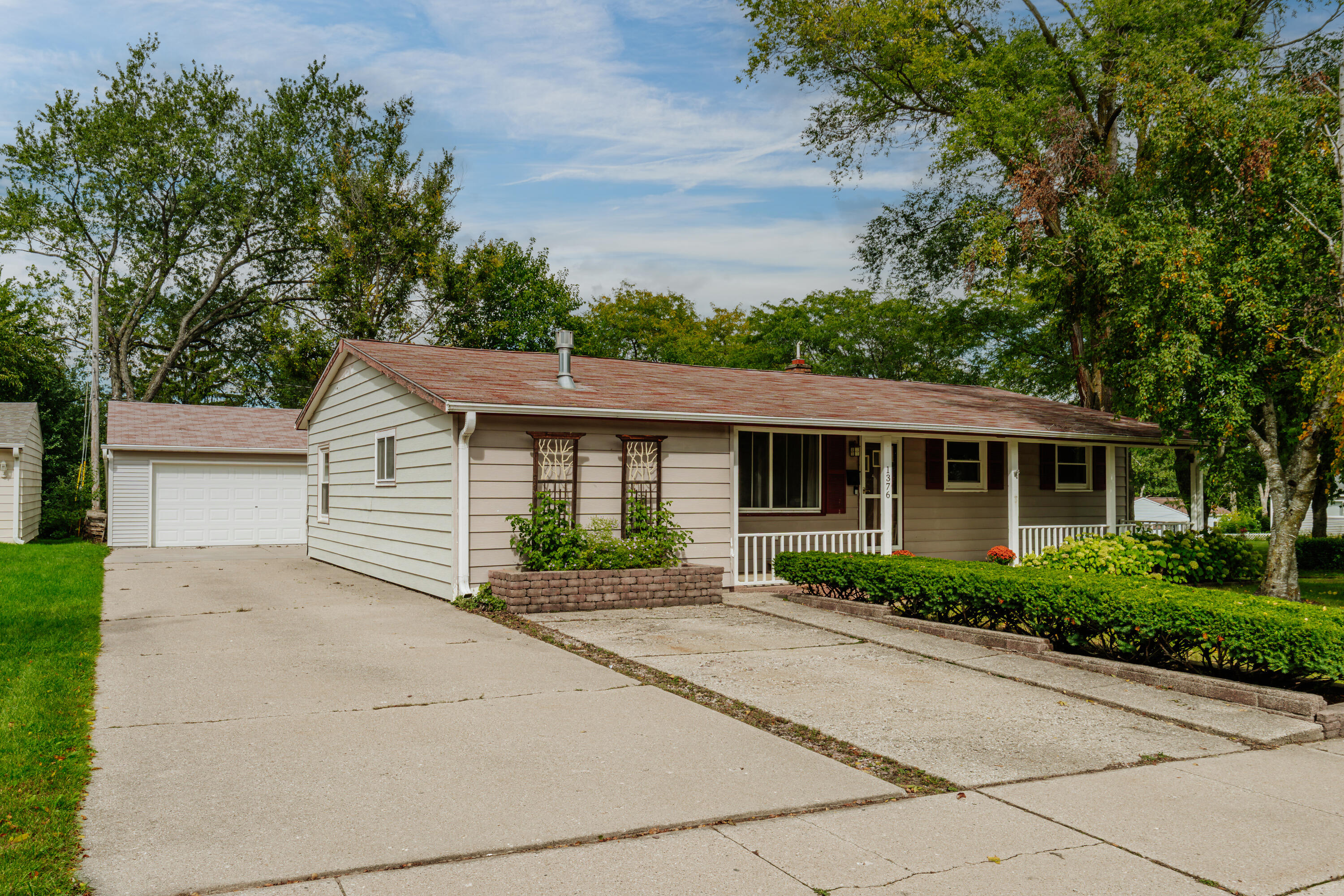 1376 Aldoro Dr Property Photo 1