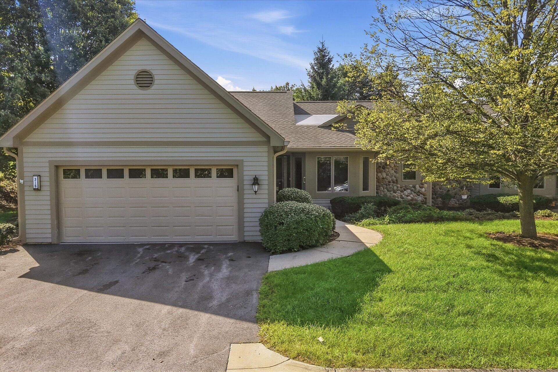 315 Oak Ridge Dr Property Photo 1