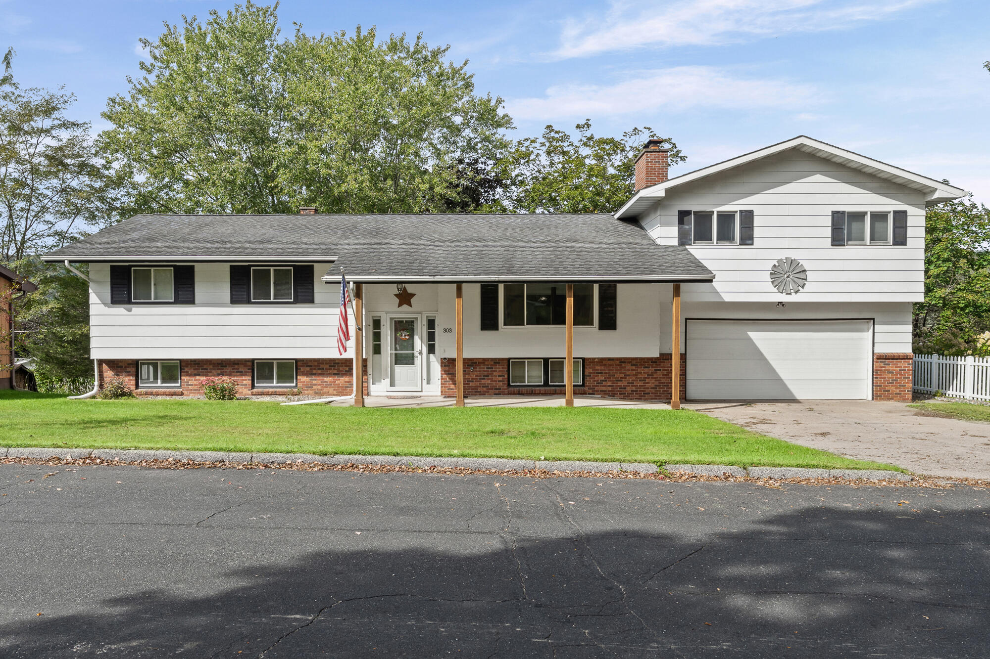 303 Lier St Property Photo 1