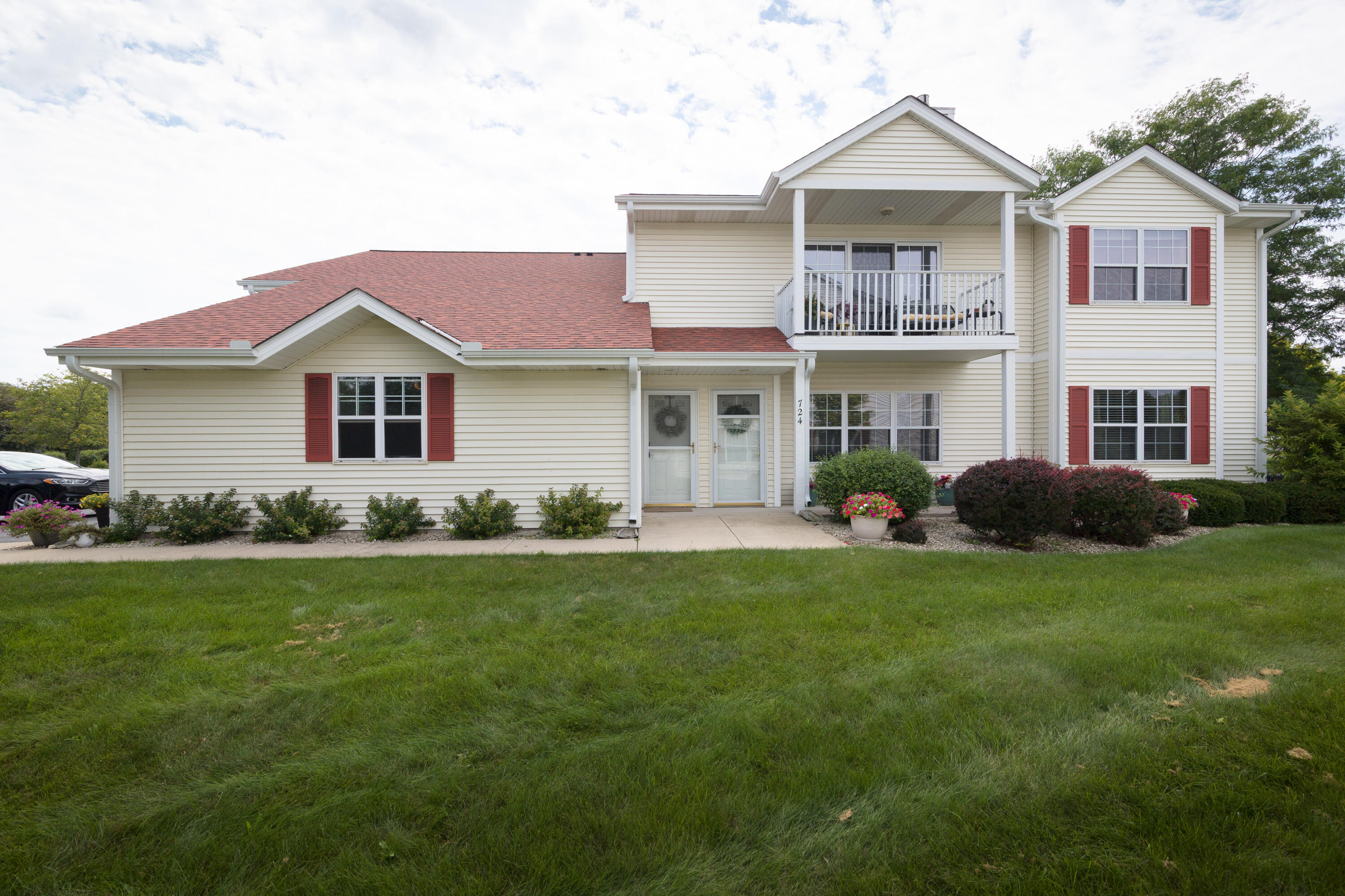 724 Wood River Ct Property Photo 1