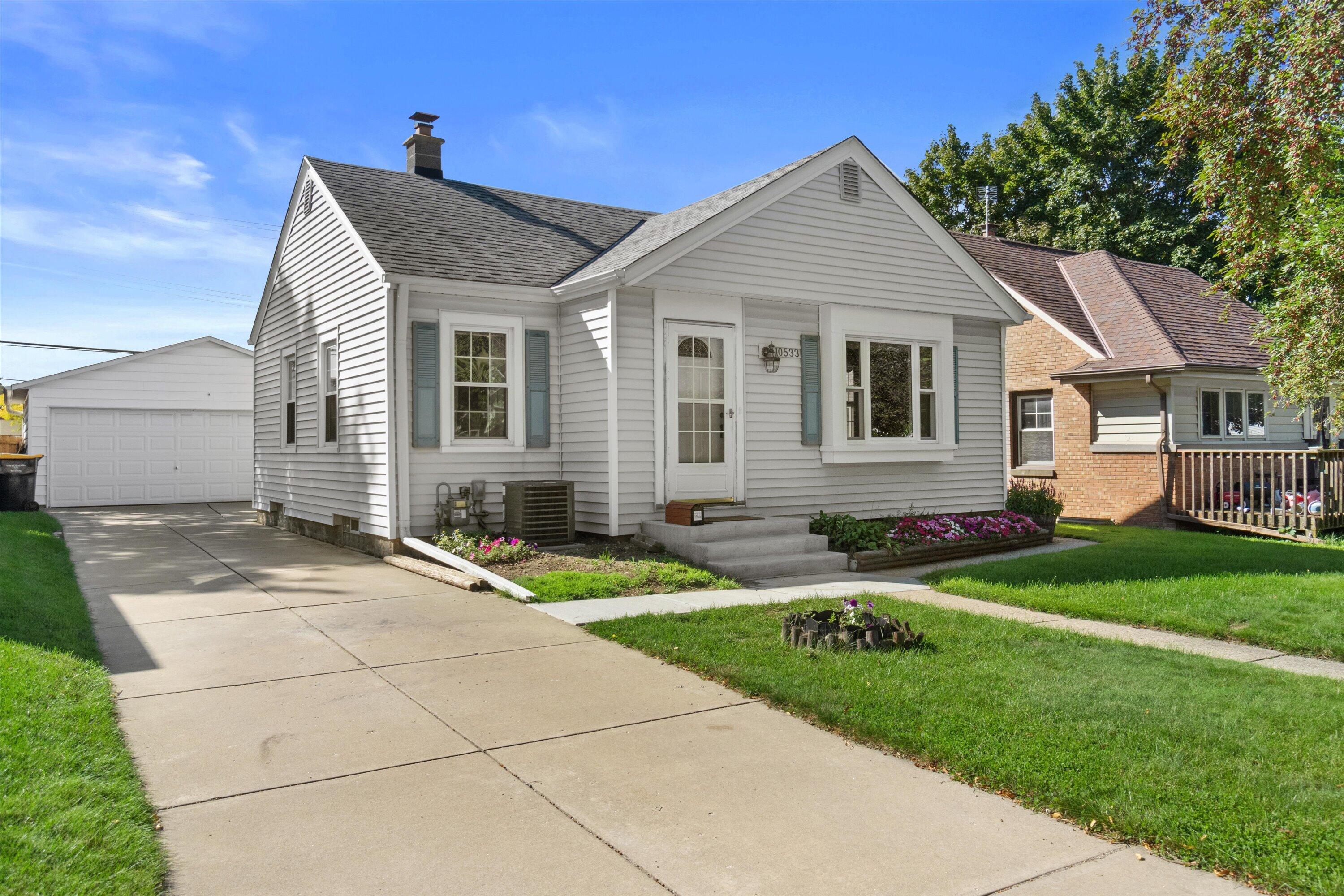 10533 W Everett Cir Property Photo 1