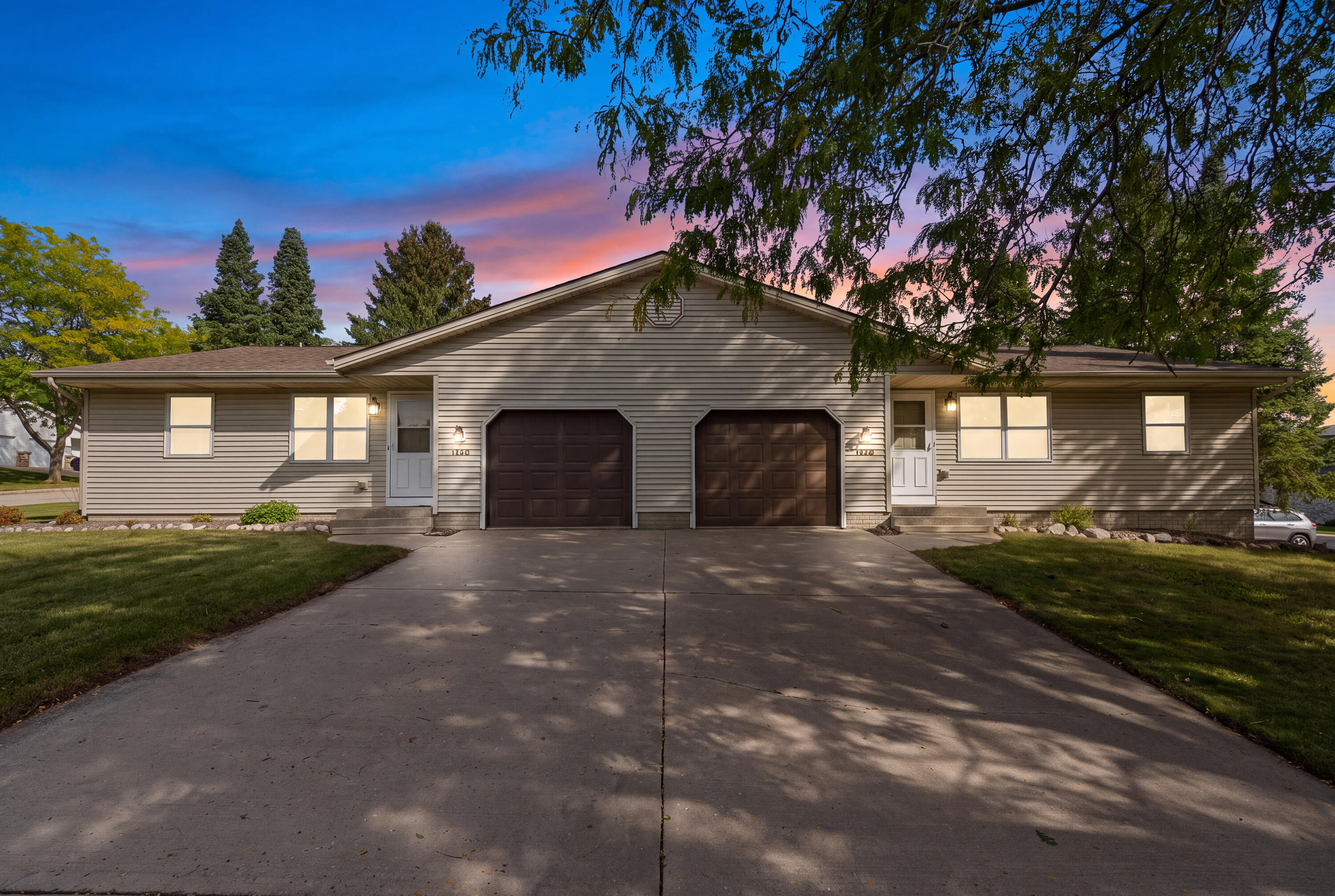 1125 Schoenhaar Dr Property Photo 1