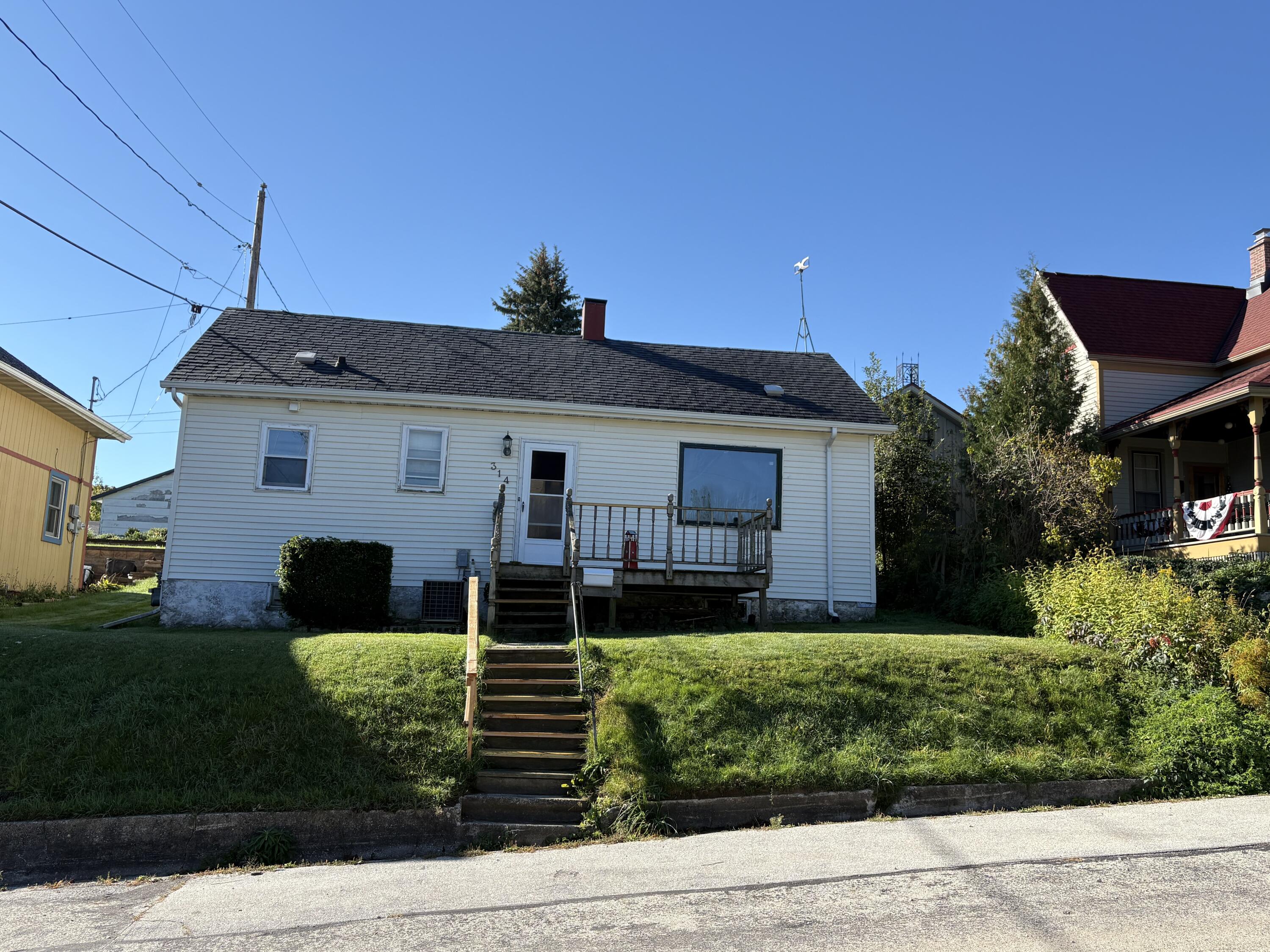 314 Vliet St Property Photo 1