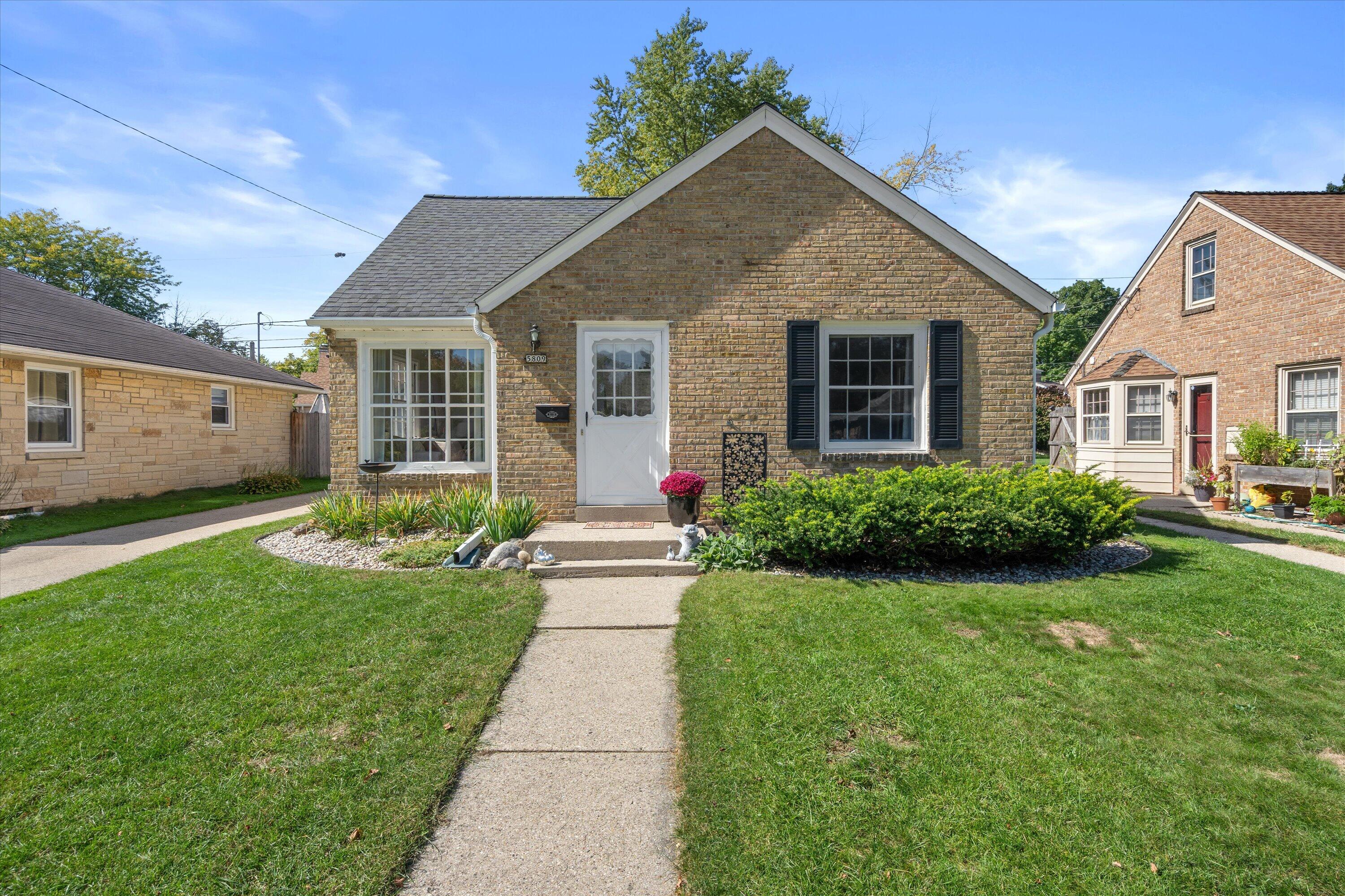 5809 N Bel Aire Dr Property Photo 1