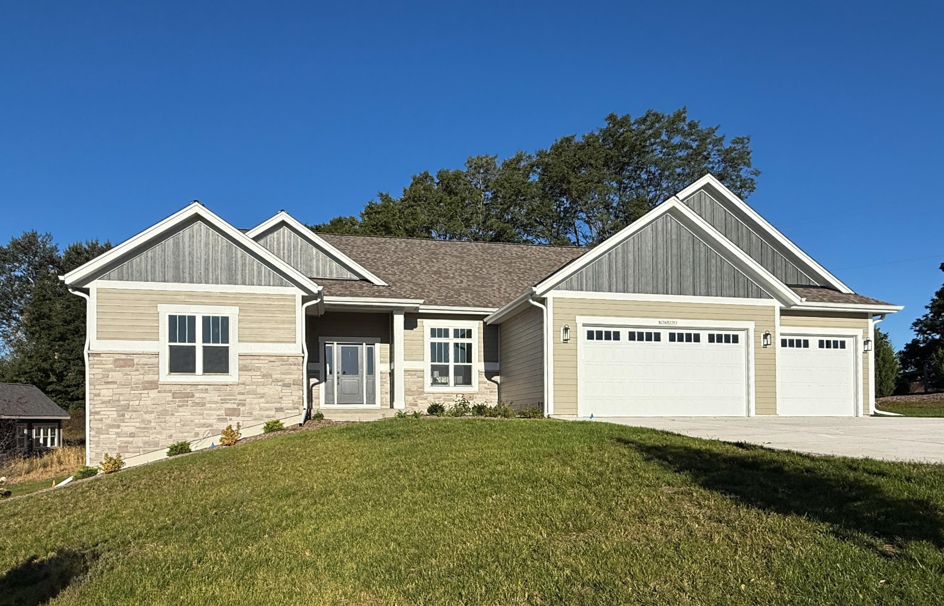 W254n5593 Crescent Hill Dr Property Photo 1