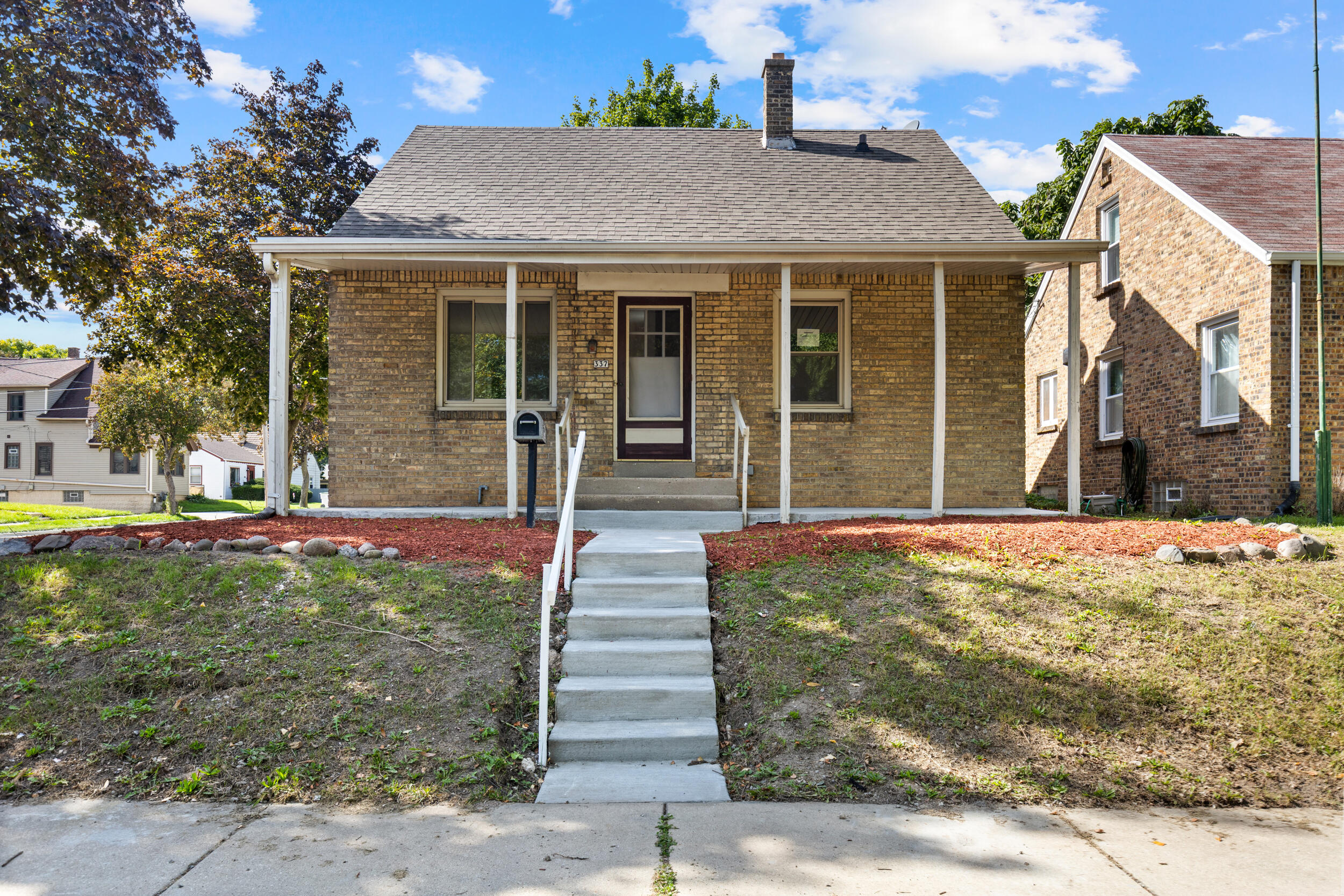 337 S 65th St Property Photo 1