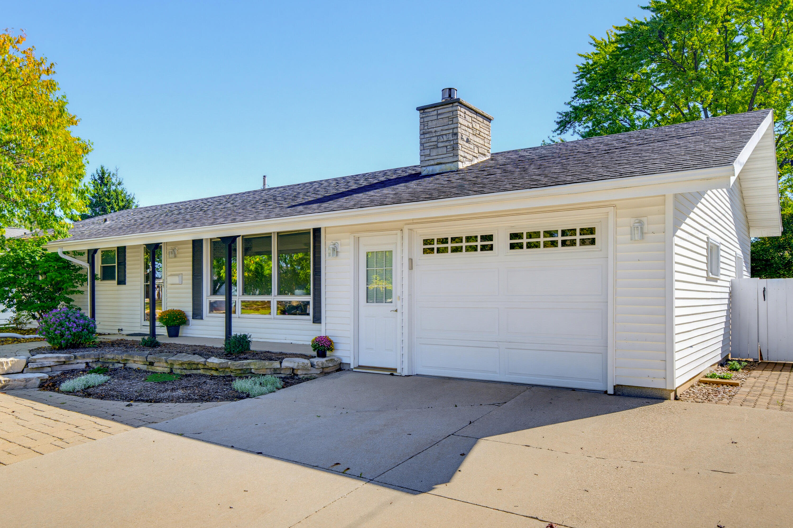 40 Wakawn Ave Property Photo 1