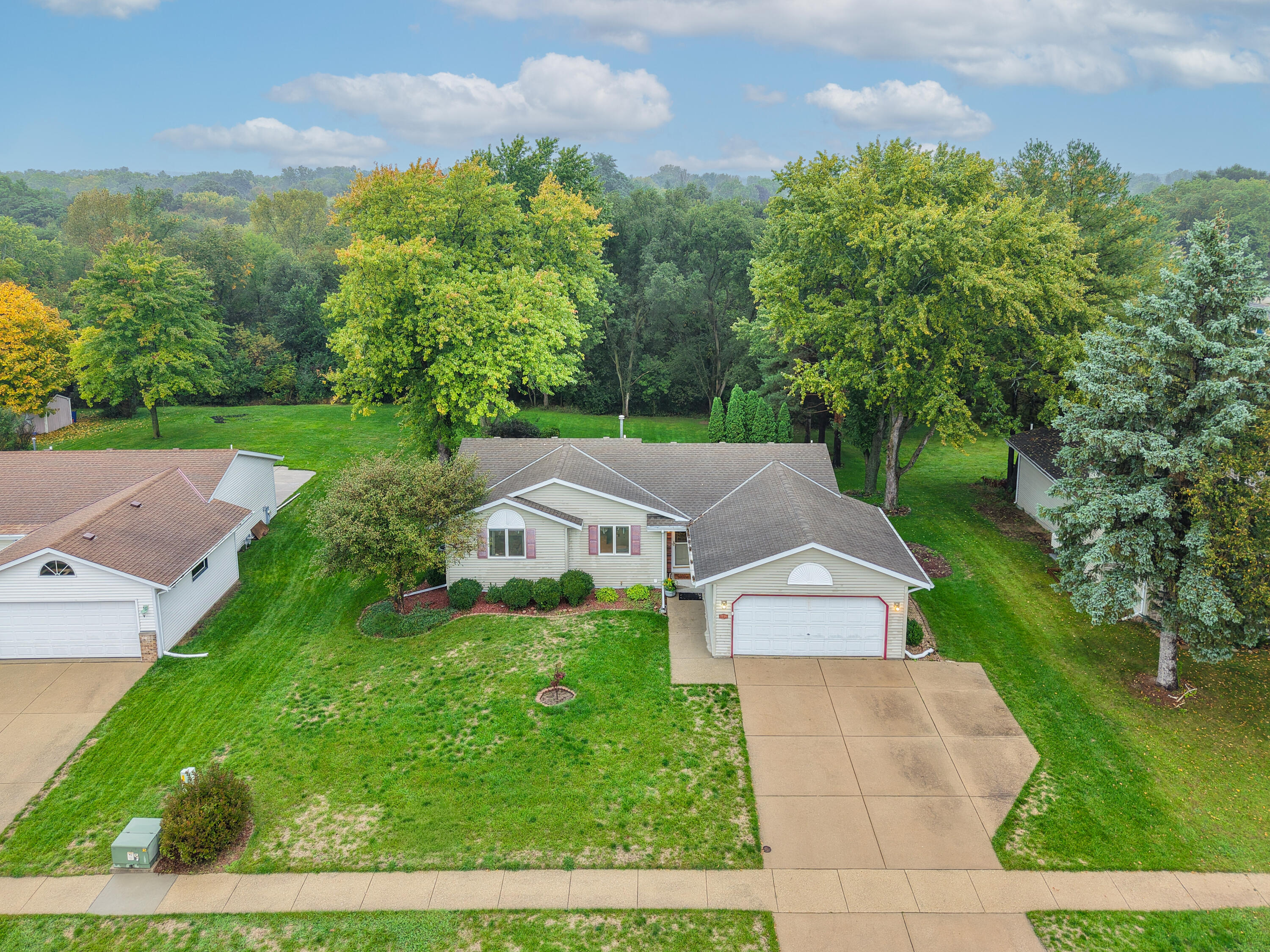 2796 Thomas Dr Property Photo 1
