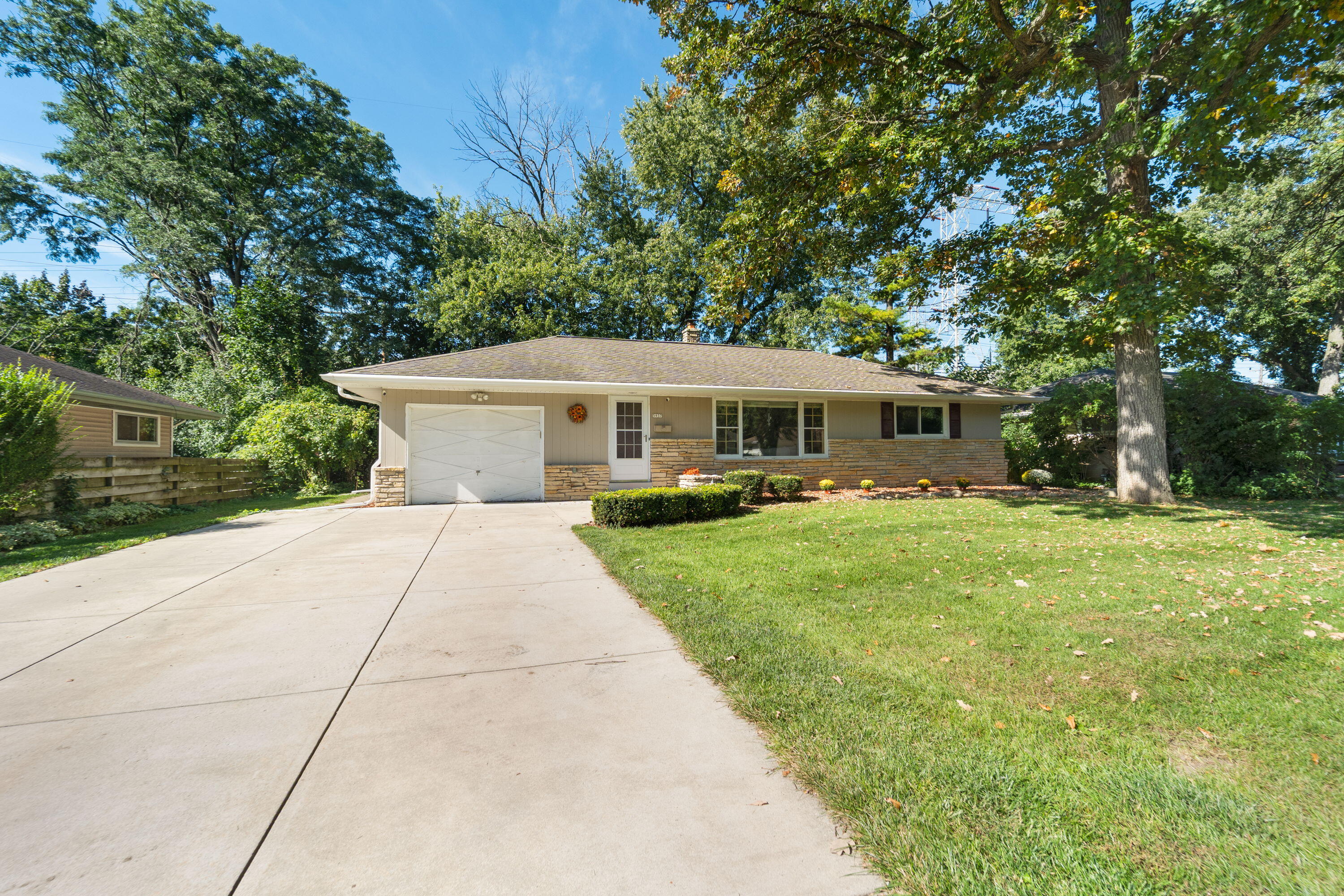 5937 N Sidney Pl Property Photo 1