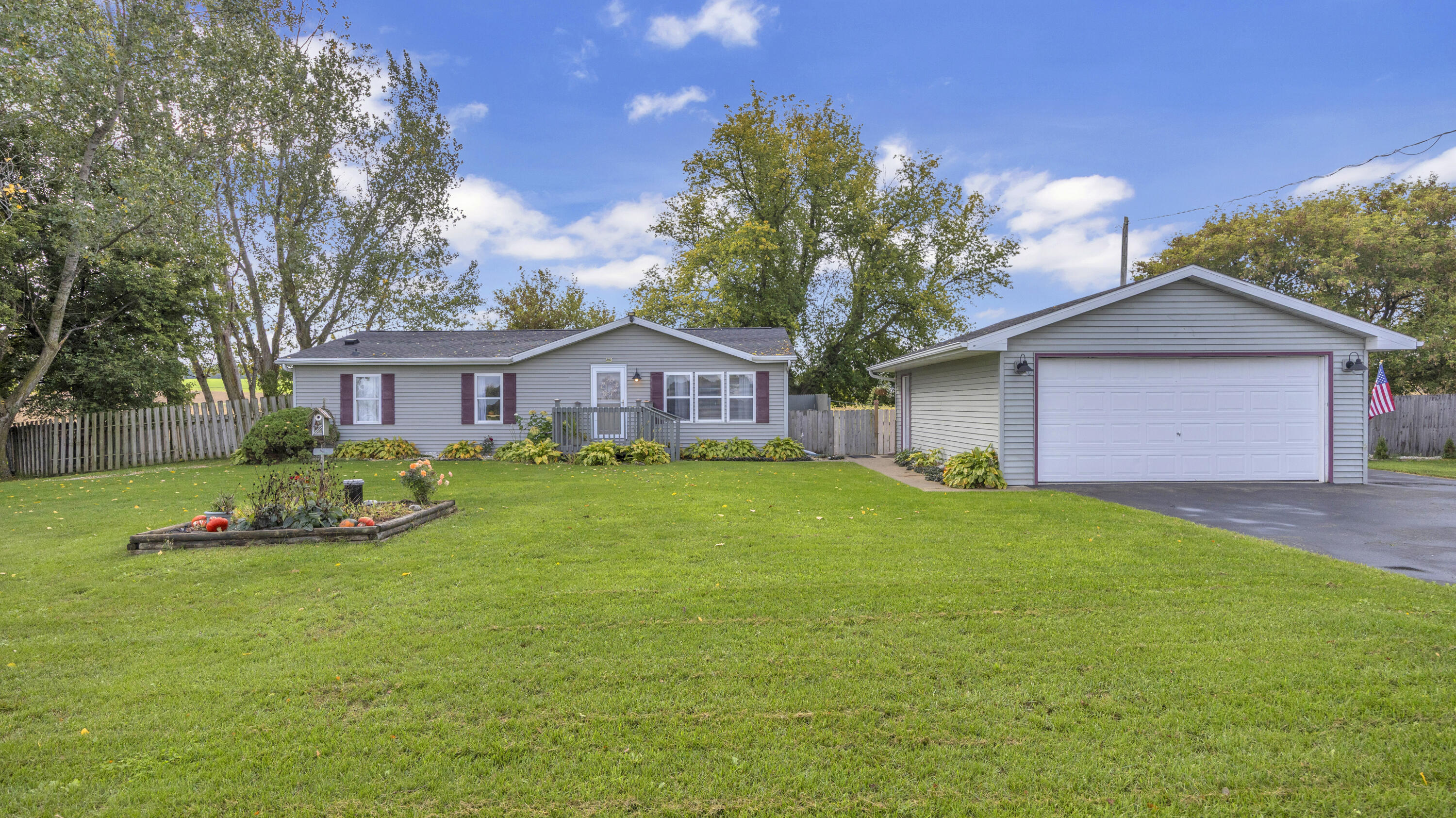 18035 County Highway C - Property Photo 1