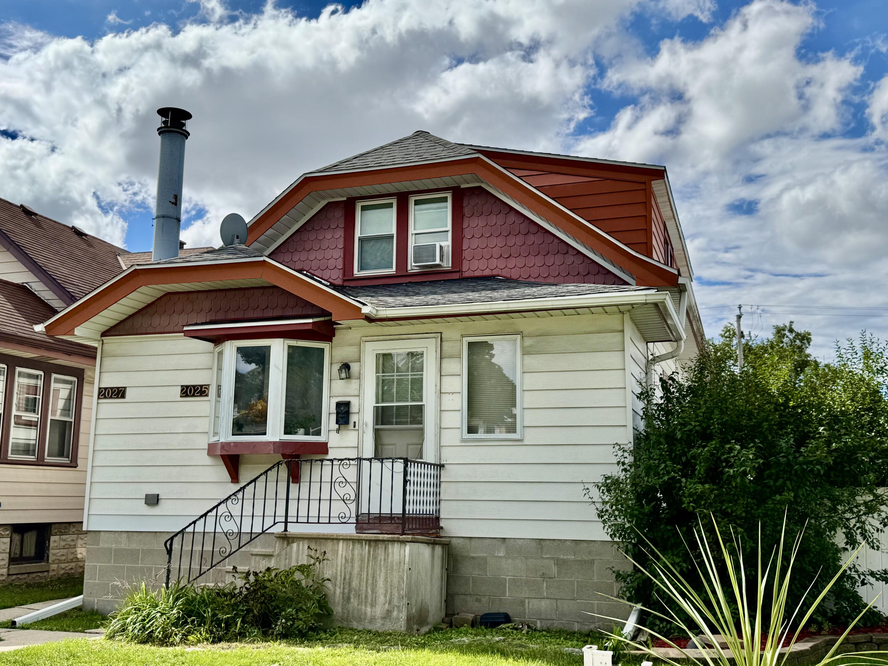 2025 S 76th St Property Photo 1
