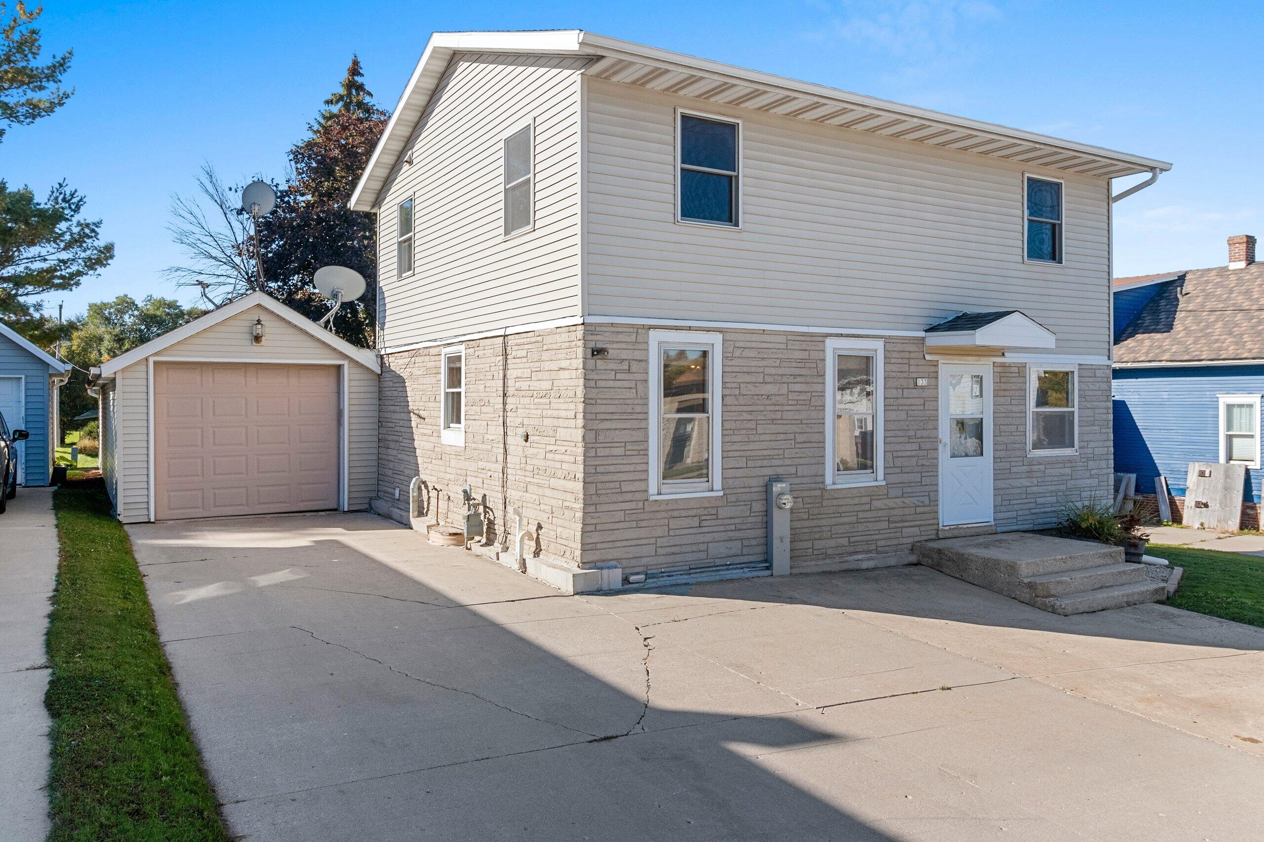 133 Lincoln St Property Photo 1