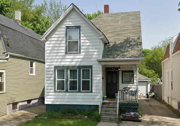 814 17th St Property Photo 1