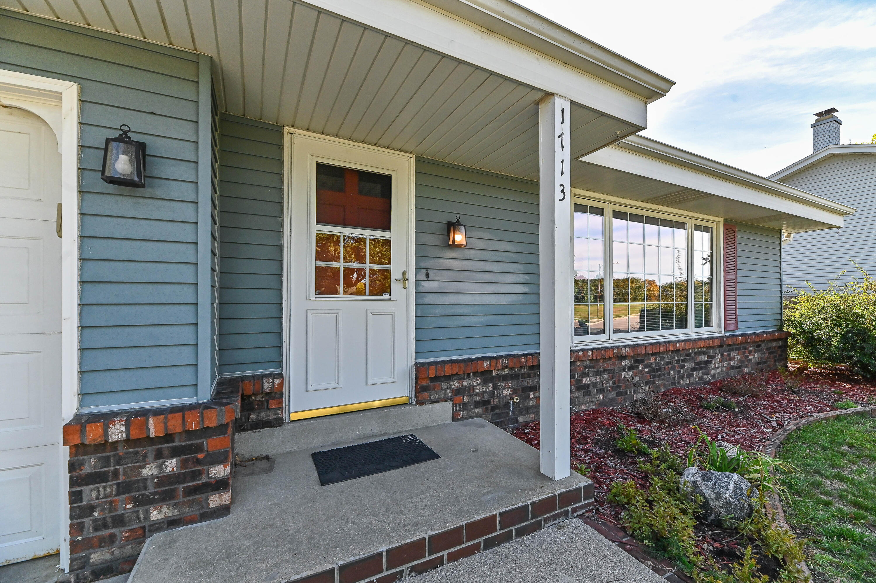 1713 Fox River Pkwy Property Photo 1