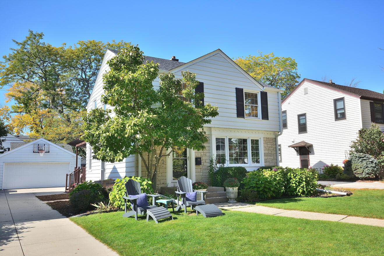 6147 N Shoreland Ave Property Photo 1