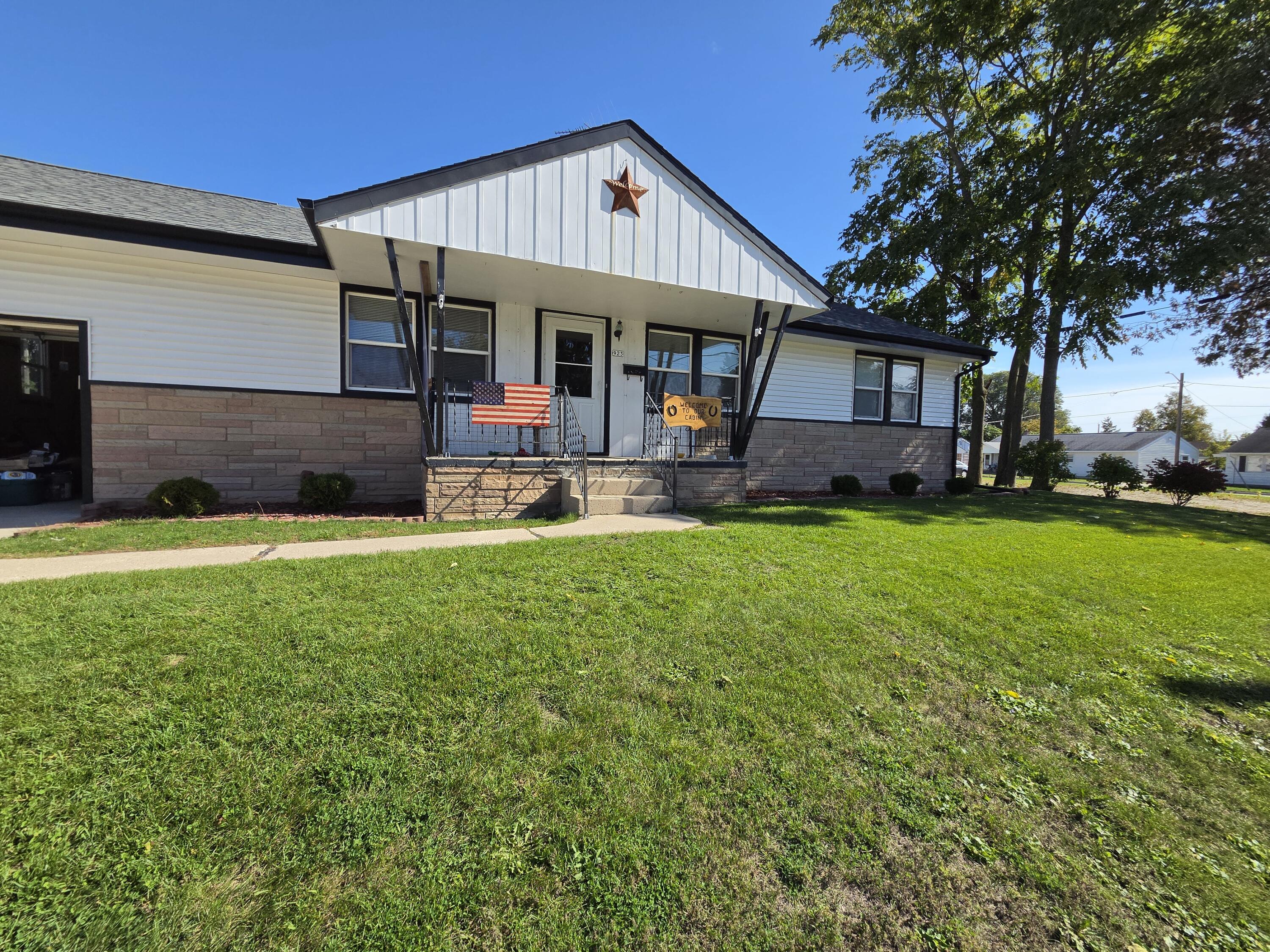 923 Circle Dr Property Photo 1