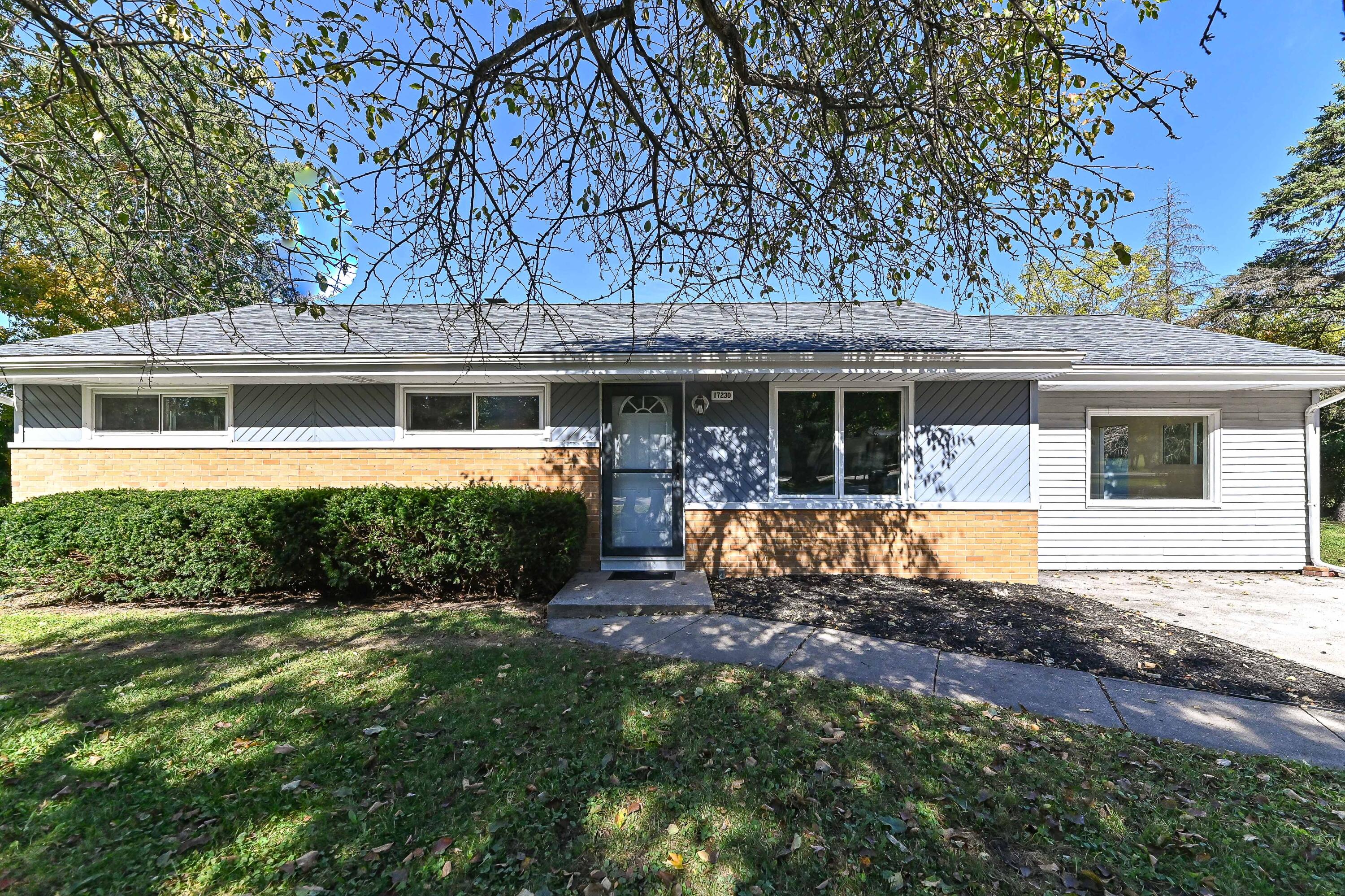17230 W Jills Dr Property Photo 1