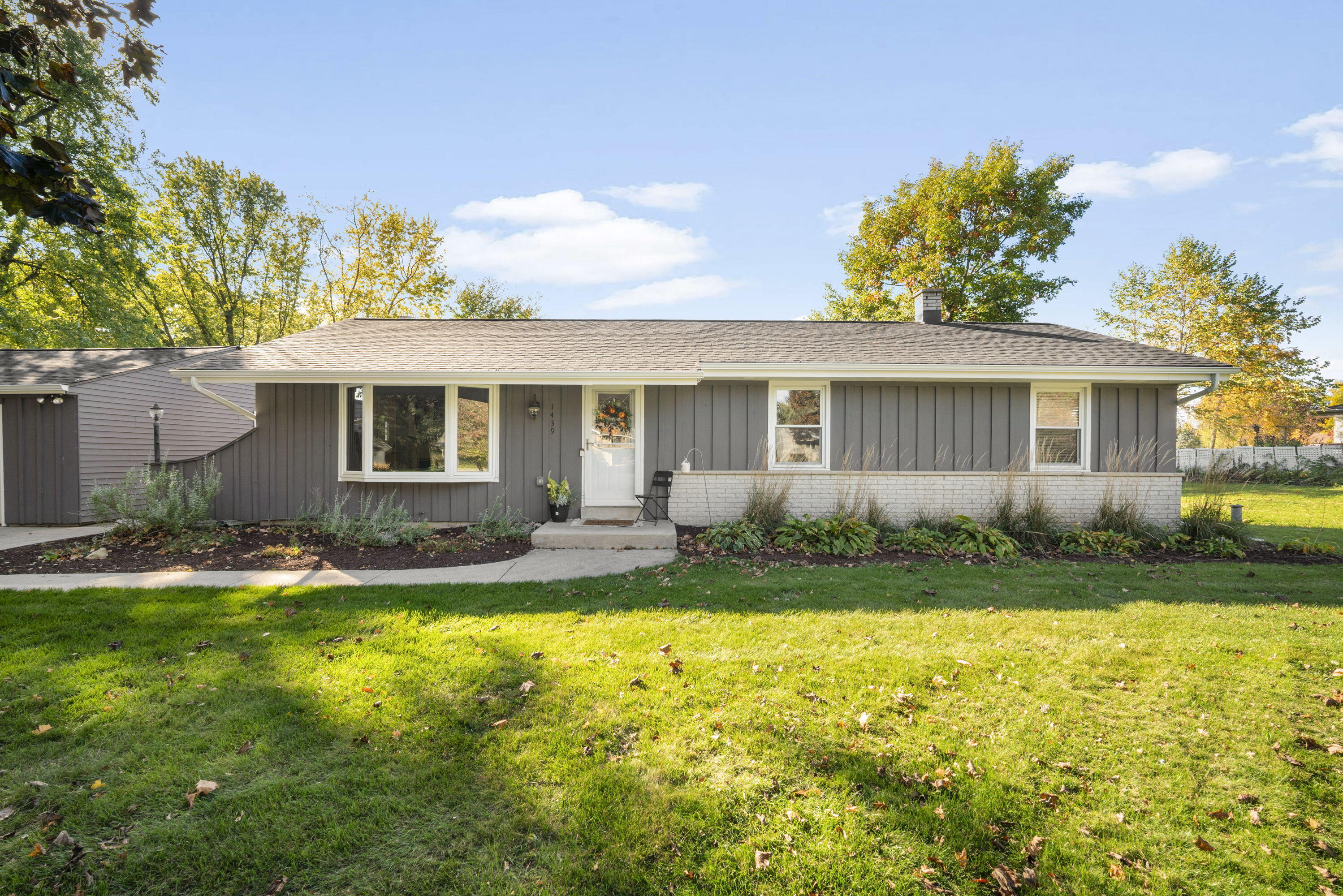 1439 Mount Ln Property Photo 1
