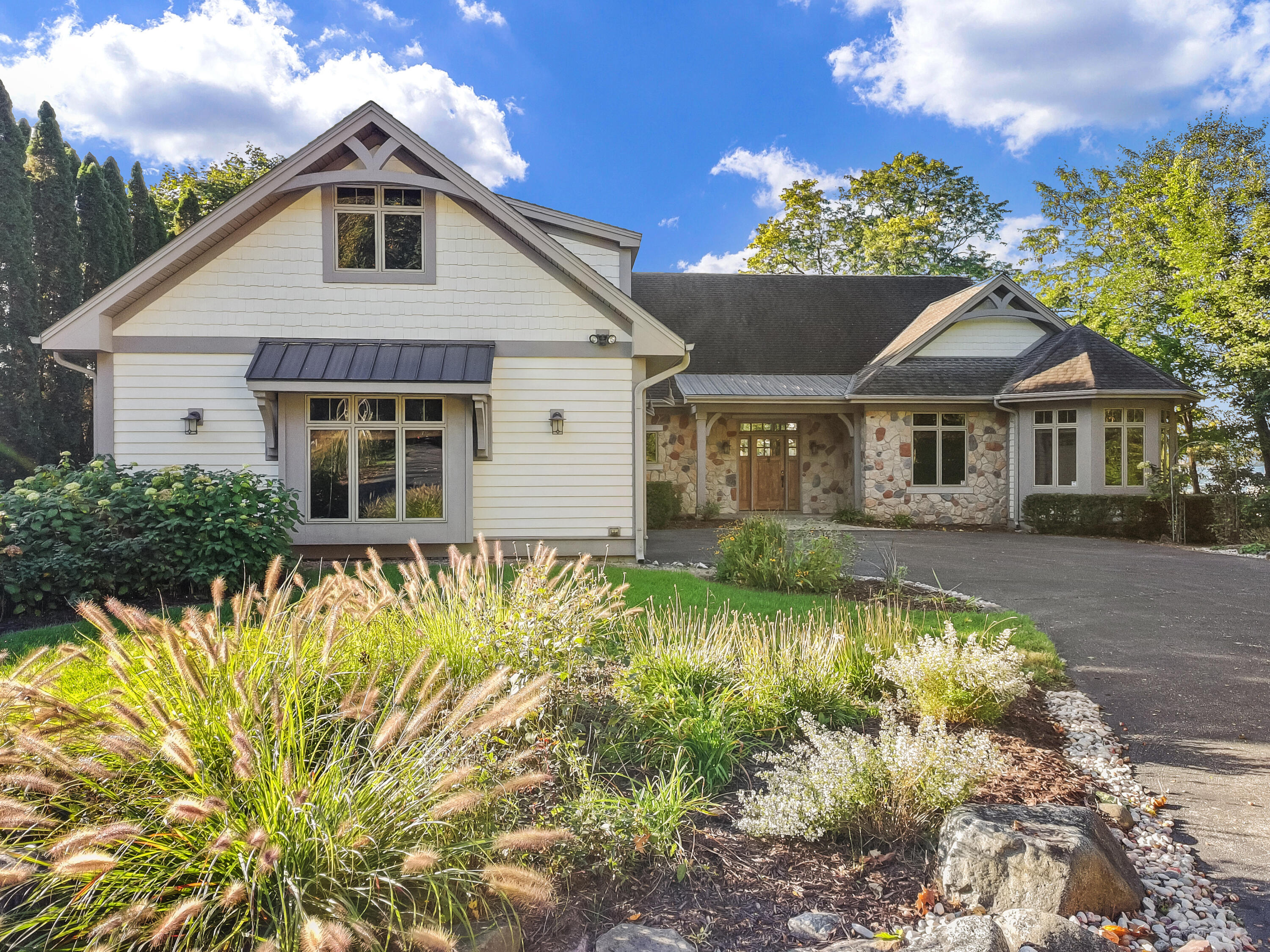 N2331 Geneva Oak Trl Property Photo 1