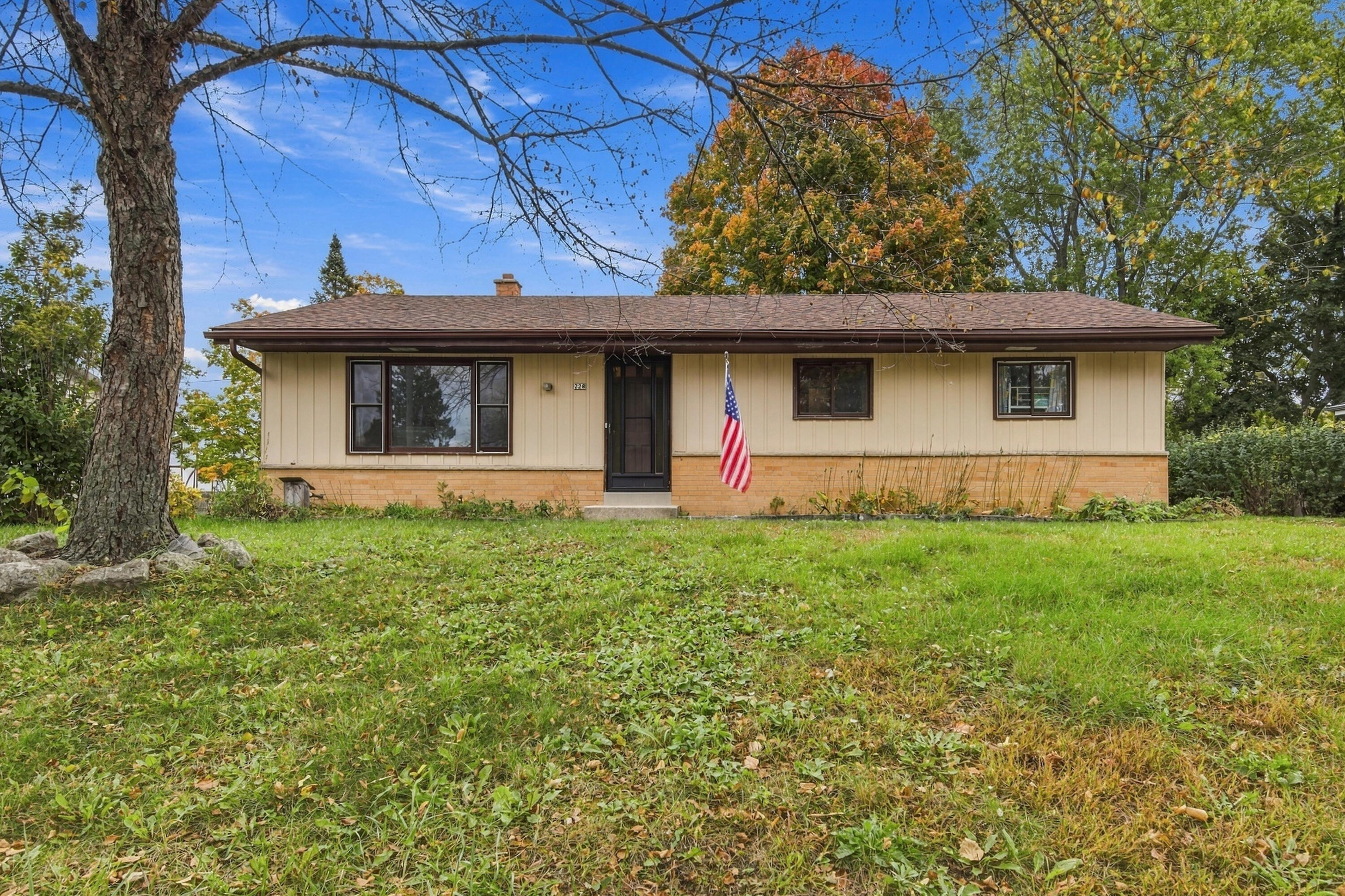 228 S Regis Rd Property Photo 1