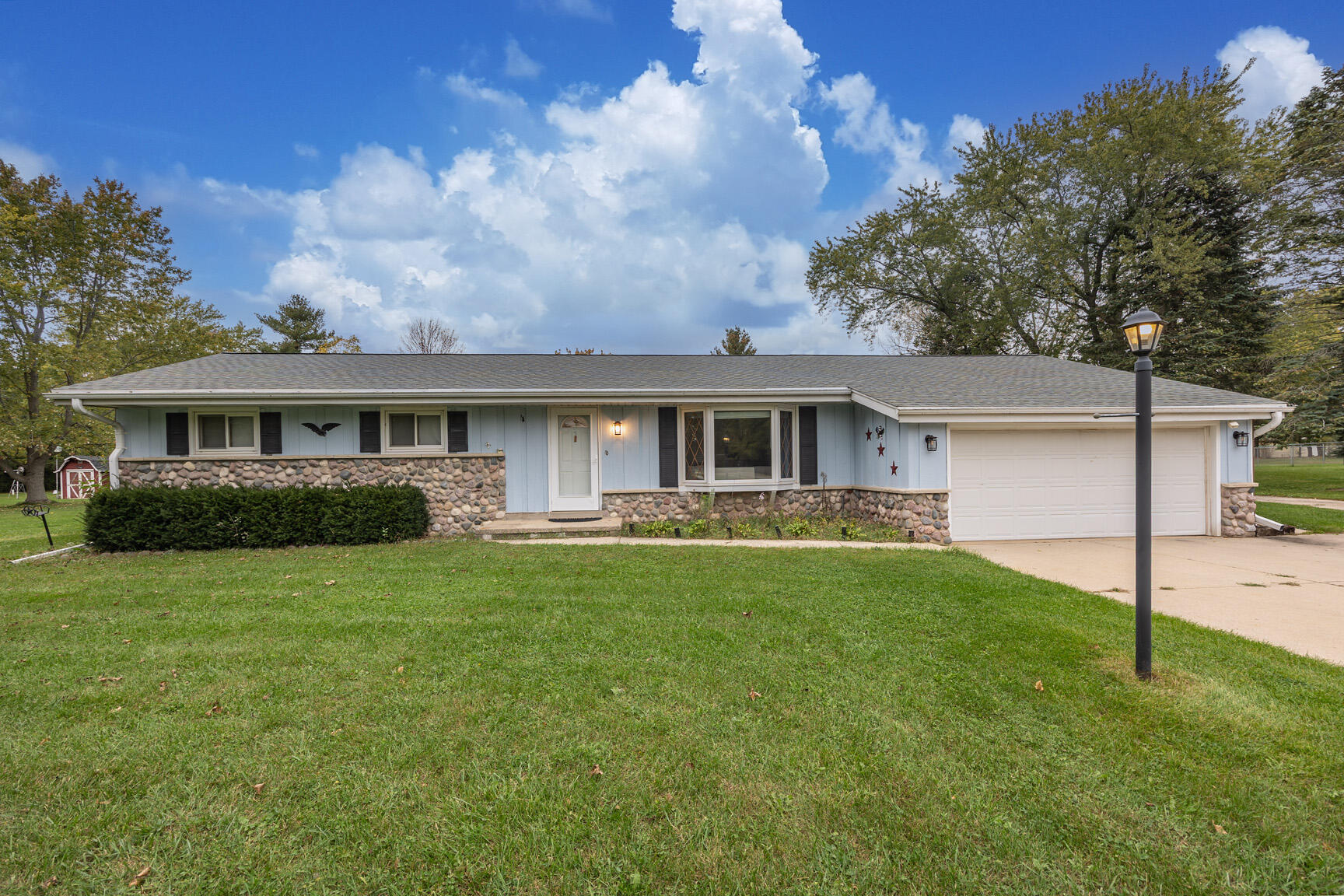 S57w25392 Lois Ln Property Photo 1