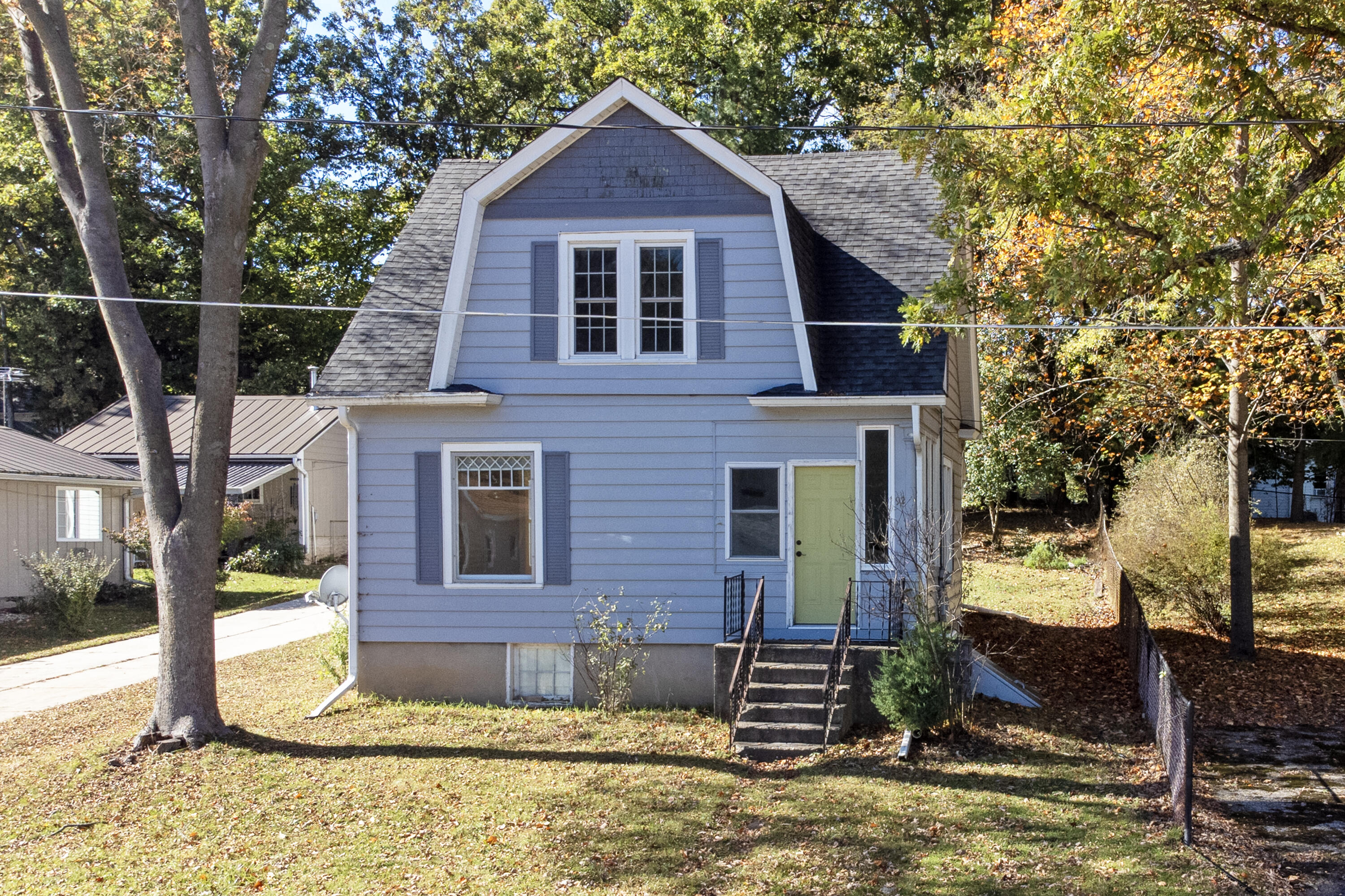 92 Valley St Property Photo 1