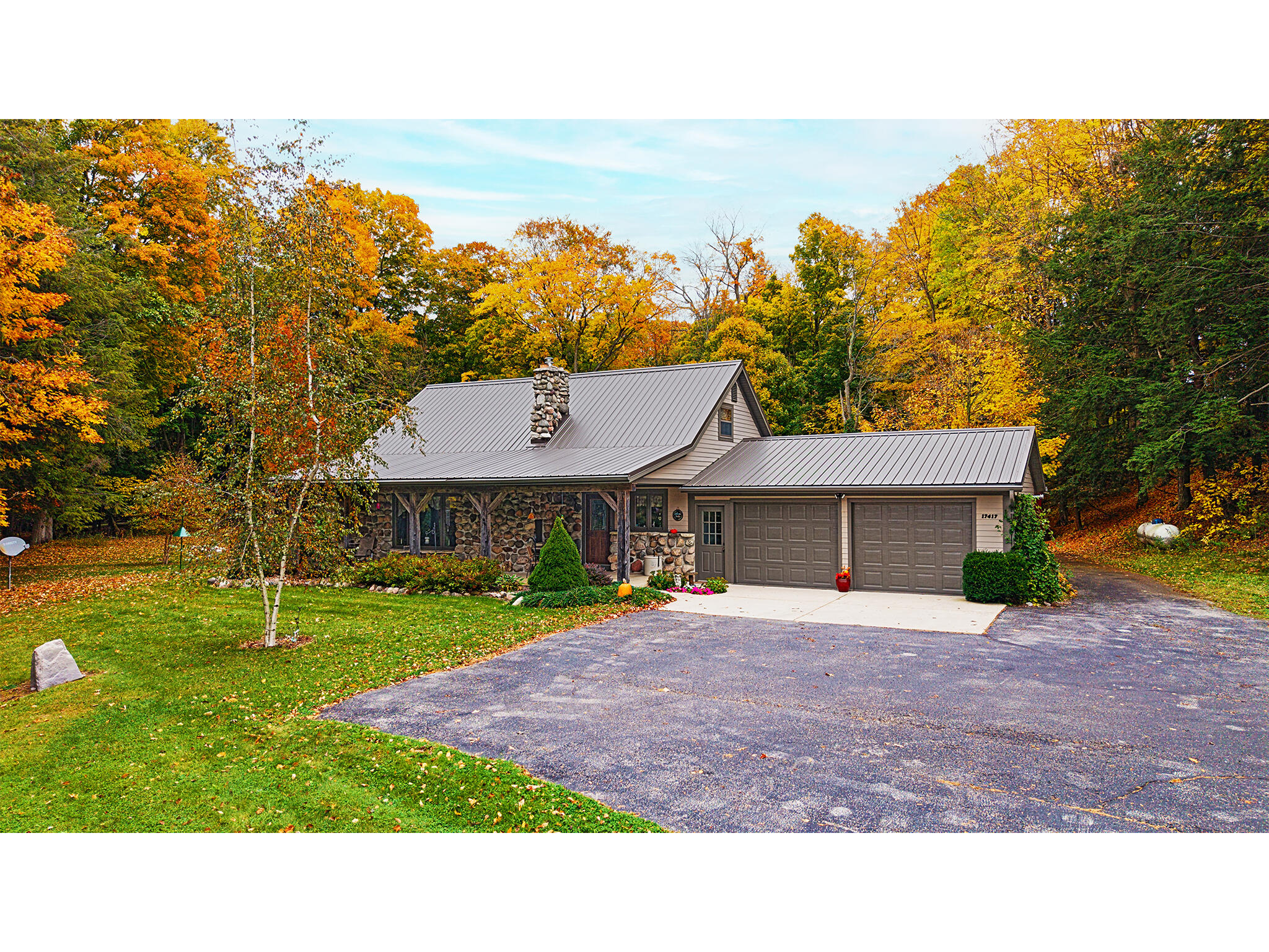 17417 Rosecrans Rd Property Photo 1